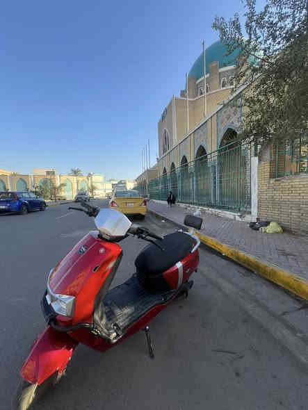 دراجه شحن نوع وينلي ( winlee ) 6 بطاريه كبير ملف (1500) موديل (2025) الدراجه جديده صار شهرين من ماخذها ، المواصفات :

1- سرعة 80 حقيقي 👌🏻
2- نضام البگ رجوع الى الخلف ( R ) 👌🏻
3- نضام البارك ( p ) 👌🏻
4- مثبت سرعة👌🏻
3- نضام 3 سرعات👌🏻
4- بلوتوث تكدر تشغل اغاني👌🏻
5- بصمة ، ويجي وياها بصمات عدد (2) وسويج للاحتياط👌🏻
6- منفذ شحن👌🏻
7-شاشة ديجتال لقرائة الاعطال
8- دبل اشاره 
9- لايت عالي ناصي ورماش 👌🏻
10- شاحنه من توصل 100‎%‎ تفصل من وحدها للامان
11- شاحنة ديجتال شاشه تقرالك نسبه الشحن
12- اشاير يمين ويسار
13-بريكات الامامي دهن الخلفي دسك
14-

الدراجه بيها كم ملاحضه بسيطه بلكفرات كسور خفيفه موجودات بل صور

سعر الدراجه 700 الف وبيها مجال للشراي 
للتواصل ***********
