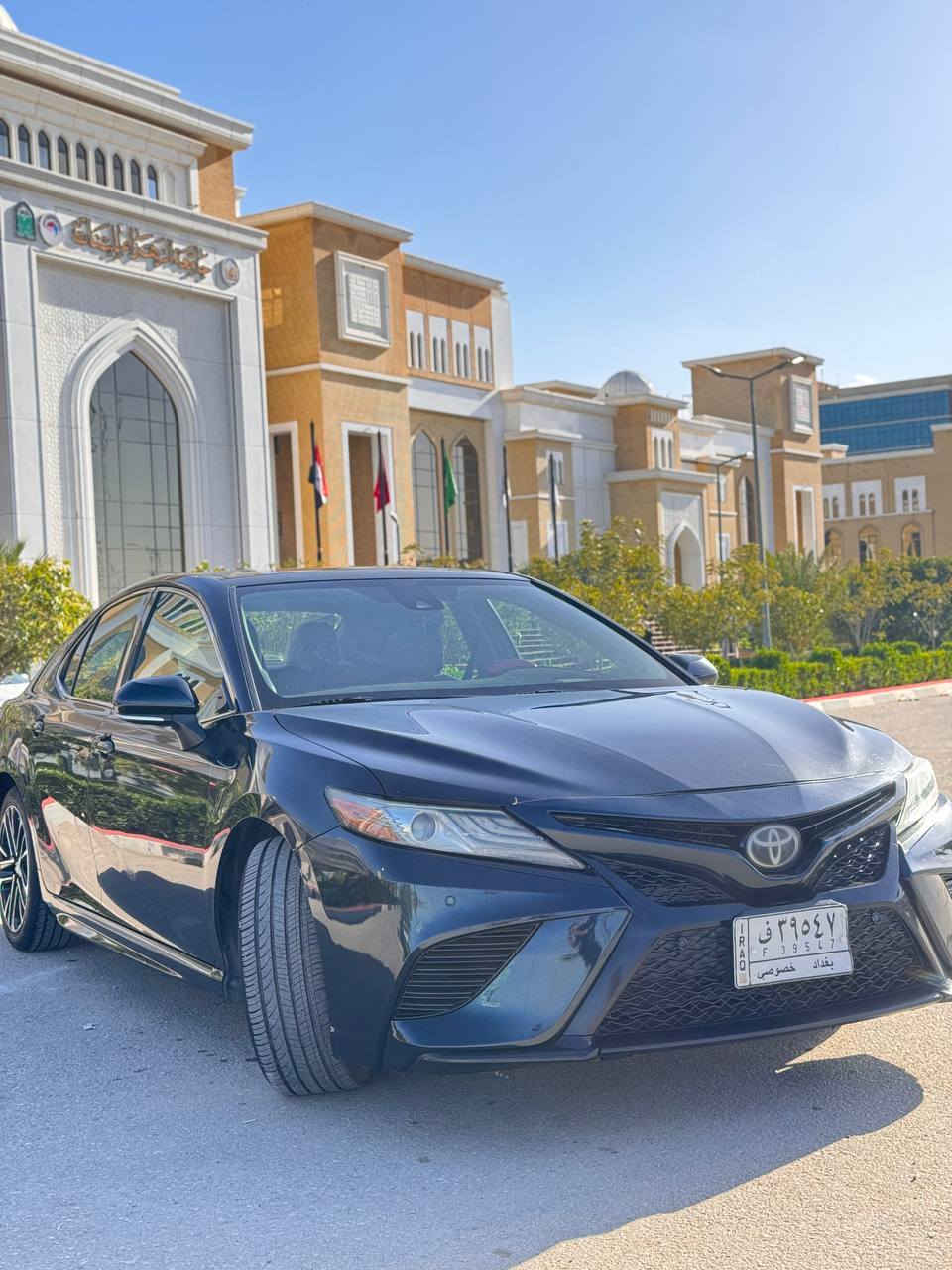 تويوتا كامري (XSE) 2018🖤🔥
🇺🇸 وارد أمريكي

💪 محرك 6 سلندر (V6)
🚘 دفع أمامي
💡 مصابيح LED أمامية وخلفية
🔊 دبل إكزوزت
🪑 داخلية جلد
🔑 دخول ذكي
📺 شاشة عرض 8 إنج
🌤️ فتحة سقف بانوراما
🎥 كاميرا خلفية
📡 حساسات أمامية وخلفية
🛡️ أنظمة أمان ABS / VSC / TRC
🛞 تخم تاير جديد
🔧 حدادية جديدة
⚠️ حادث قبق جنطة (صور الحادث مرفقة)
السعر 170..  وبيه مجال 
 مكان السياره : كربلاء 
رقم لهاتف :👇
 *********** / ***********
