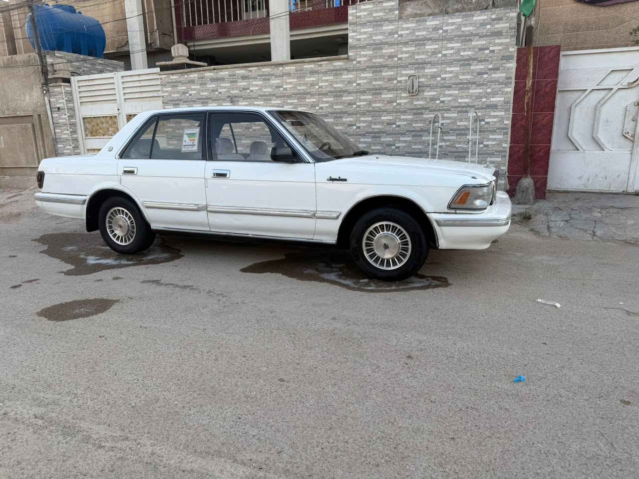 سلام عليكم سيدان يسرى بلادي موديل ١٩٨٨ سيارة كير مكينة بطه مكفولات تخم تاير جديد صدر مامي وخلفي جديد سياره مال جناي السياره مكفوله من الضربه والعيب الشرعي بيها صبغ حزام بدون ضربه تبريد تدفئة شغال دواخل جديدة وبلادي رقم بغداد مشروع وطني لل٢٨ تحويل مباشر السعر ٦٠ مكاني بغداد بلديات وهذ رقمي ***********

