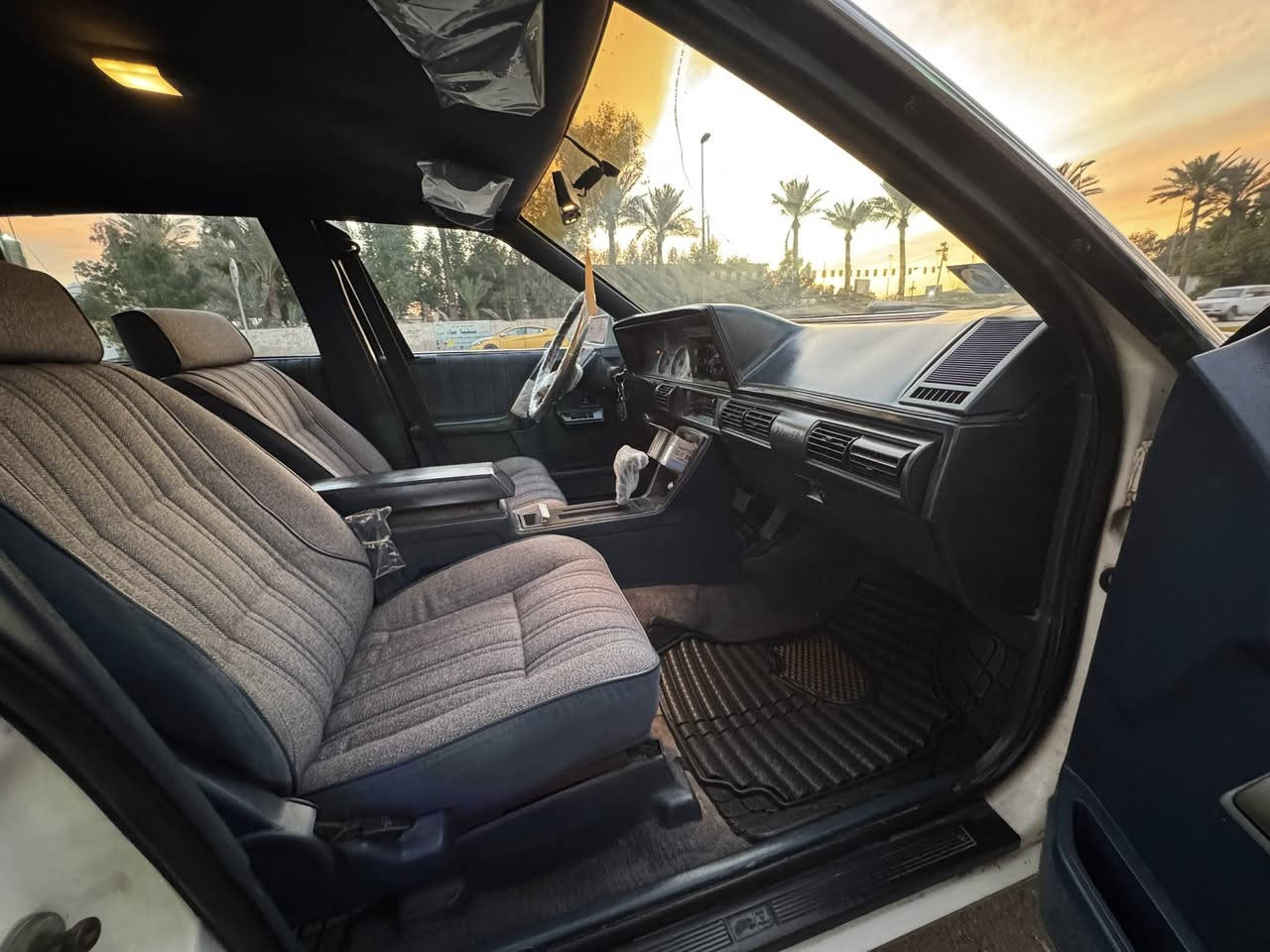 السلام عليكم
اولدز موبيل 1990 للبيع

سياره وضع شركه بدون حادث وبدون صبغ

محرك كير على الشركه برغي مانفتح بي

دواخل شركه تبريد تتفئا

أرضيات وصيدليه وكتلوكات الشركه وكبات

العنوان بغداد حي القاهره هاتف ***********
