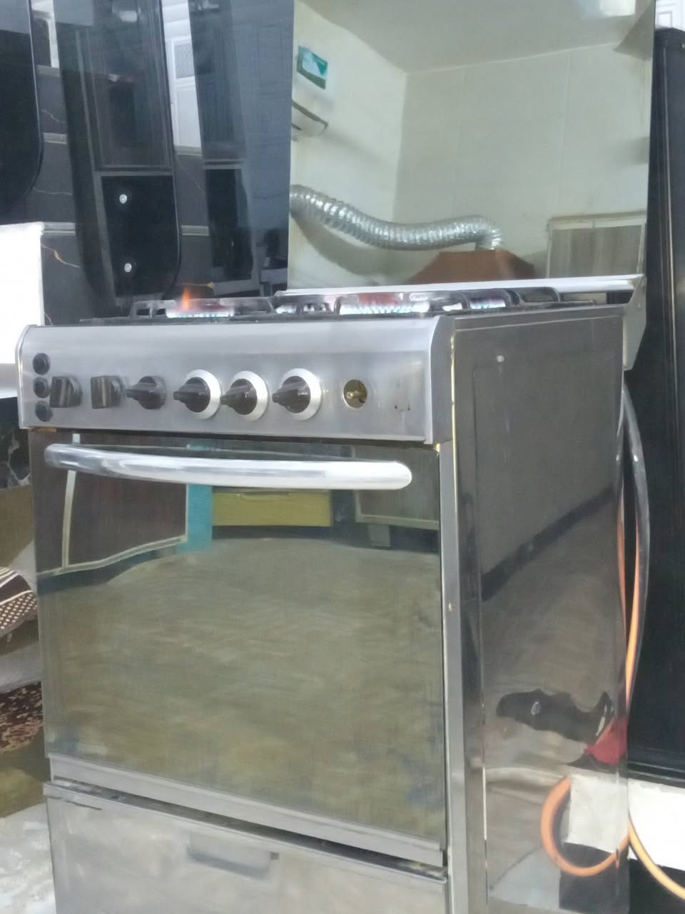 طباخ اربع عيون شغال مستعمل المراسله رقم *********** عنوان حي الجهاد
