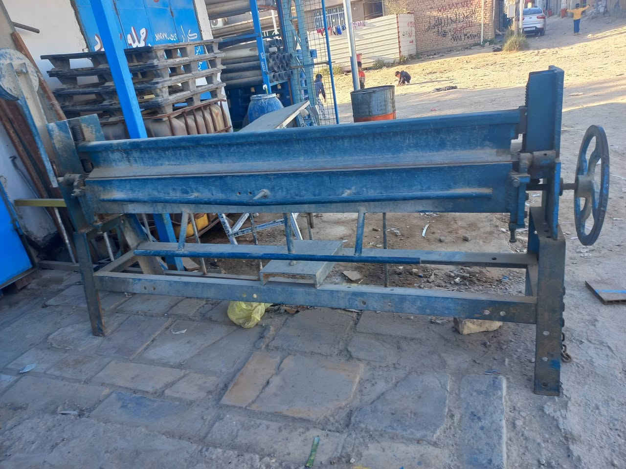 السلام عليكم معمل الألمنيوم
كتر يلمز معواجه اركان مترين وعشره طبر اركان ميز عمل دريل شحن وكهرباء كوسره مكاني حله ***********
