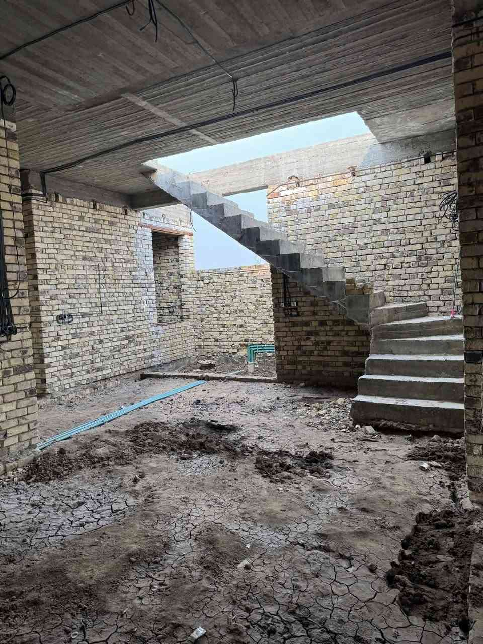 #دار هيكل زراعي  #للبيع  الديوانية حي الجامعة نهاية شارع 20 

المساحة 250م           مشمول بالتطويب وماشية معاملة

طابق واحد
استقبال +صالة +مطبخ  +غرفة نوم2  +صحيات 
تأسيس كهرباء ماء مجاري كامل نقصه تشطيب
السعر 110 مليون مع المجال البسيط
 

((البيت بناء حديث  طابوق +كونكريت))

للاستفسار يرجى مراجعة مكتب وليد للعقار
العنوان الديوانية حي الجامعة شارع 20 
الاتصال ع الرقم //***********
