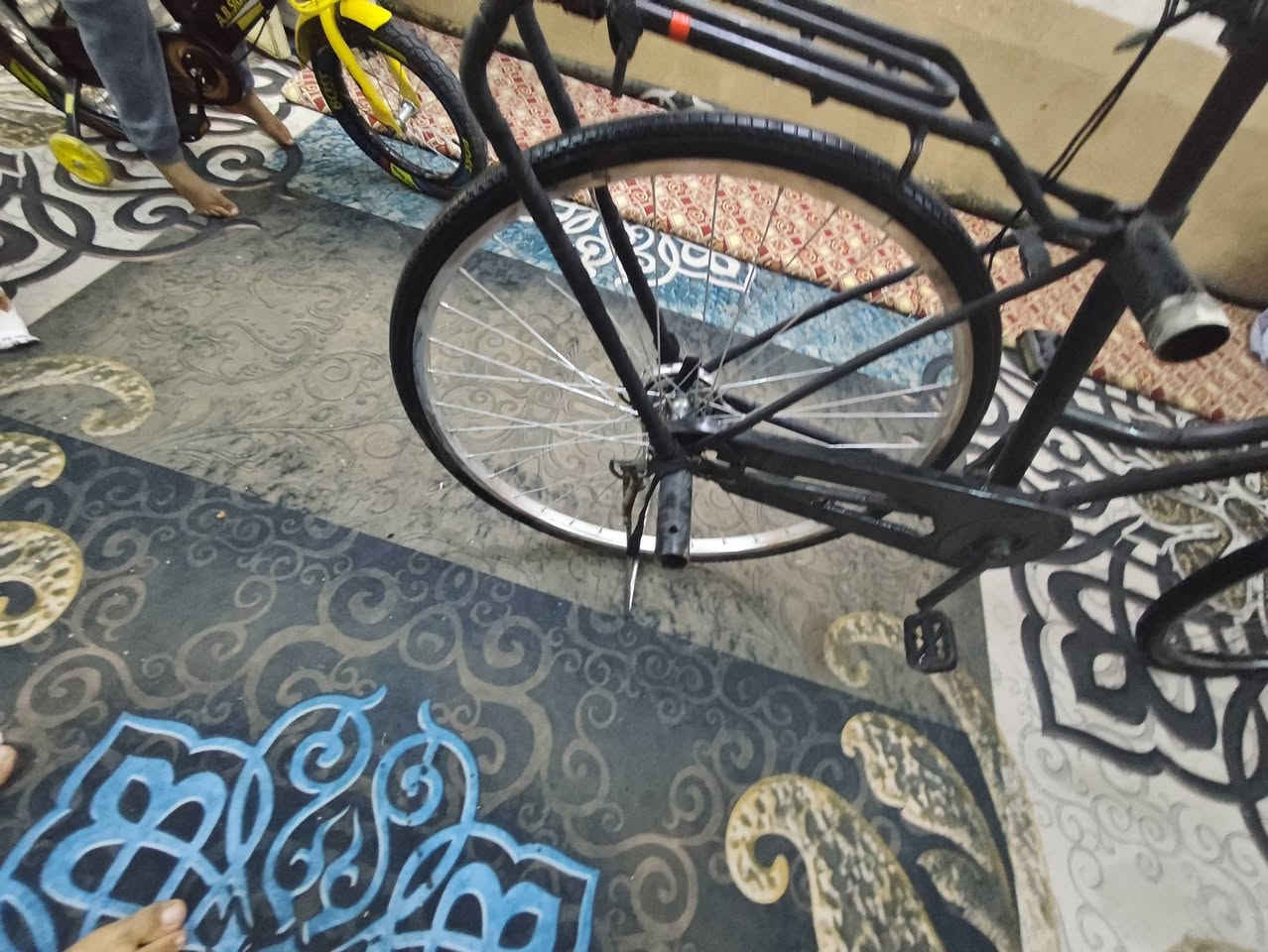 27 ياباني نضيف تايرات وجوابه جدد قبل شهر شديتهن
***********
