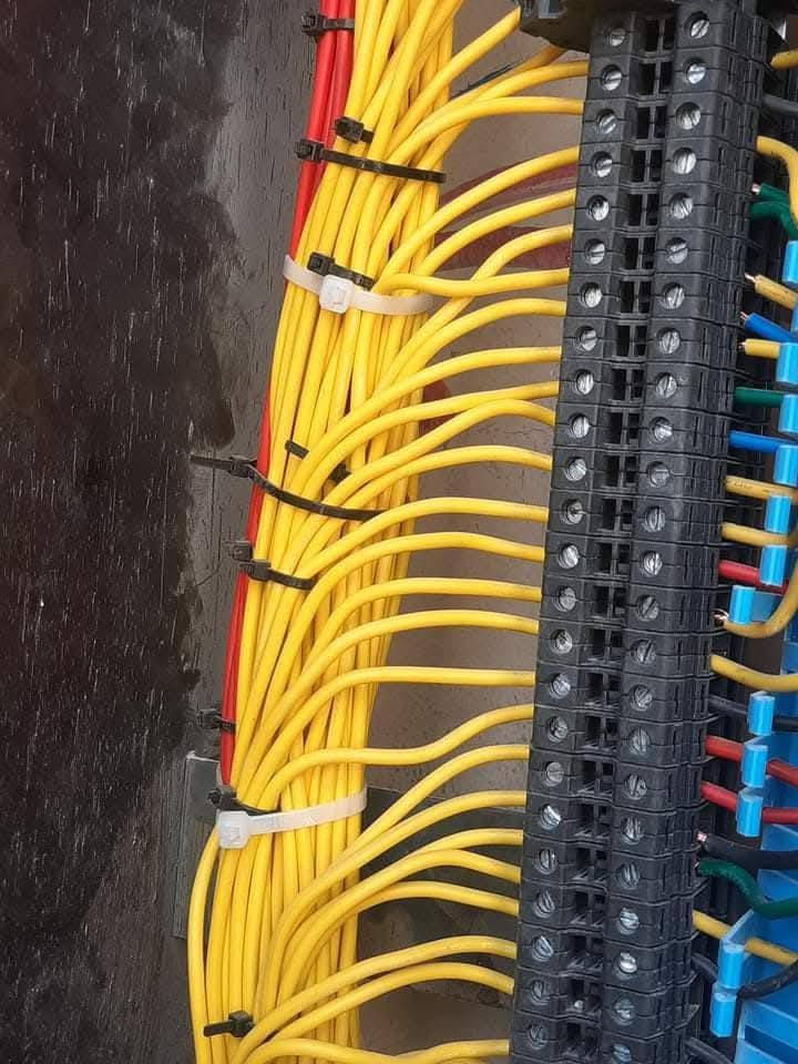 كهربائيين لتسليك الكيبلات في الموصل و سهل نينوى وتحويل مواقع في داخل الموصل
وتحويل الوايرات م̷ـــِْن عواميد الانارة                للاستفسار على هذا الرقم
***********🔥***********
