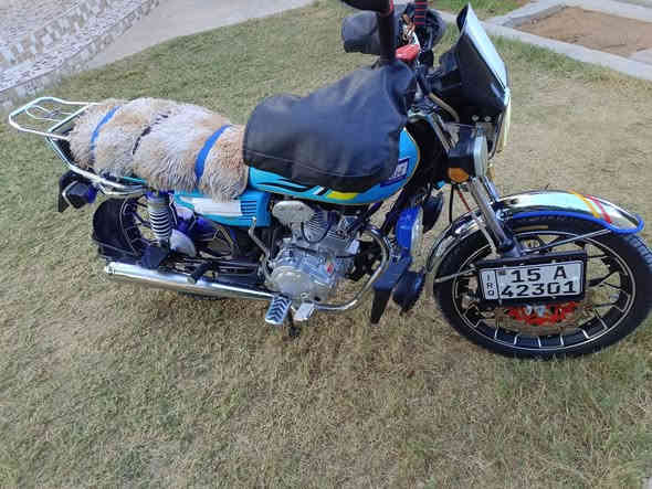 السلام عليكم 
دراجه للبيع فقط مرقم لوحات كامل وسنويه رقم انبار.

كلشي ماموصله. خاص مفتوح
***********
