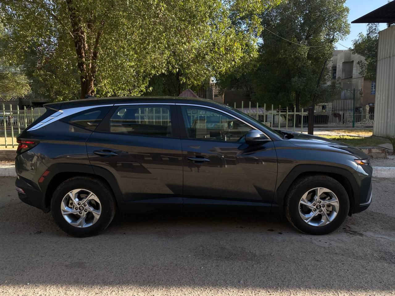 السلام عليكم 
هونداي توسان موديل 2023 وارد امريكي للبيع 
مـاشيـة 11800 كيلو متر حقيقي 
رقم بغداد انكليزي
مفروشة جلد الارضية + كشنات
حادثها قبغ صندوق فقط وتم تبديلة بنفس اللون

الايرباركات جميعها سليمة
قيادة ذاتية
تحديد مسار
رادار امامي خلفي
ويل كب
البجم كبس شركة
محرك 2500 gdi
الـسعر ( 190 $ )
للاستفسار ***********
(العـنوان حي المعلمين)
