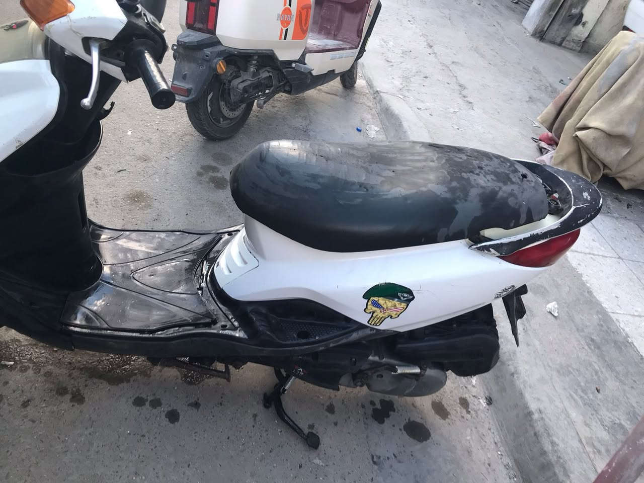 دراجه نظيفة بريز سرعتها ١٤٠
لا مفتوحه ولا مچفته 

بيع أو مراوس 

بغداد مكاني الي يريدها يدخل خاص.     425.   ***********
