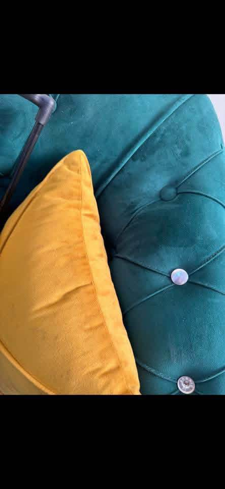 السلام عليكم

عندي قنفات لبيع مستعجله مشتريته بمليون لان ماعندي مكان الهن  الله شاهد النظافه  90‎%‎   

10 مقاعد "

خلل  شي بسيط بالدگم   الموجوده بالقنفه شكم دگمه مشلوعه تتبدل بسهوله  طبعا 

-متكون من كرسي عدد 2

-قنفه  ام ثلاث اشخاص عدد 2

-قنفه ام شخصين عدد 1

-كوشات 8 

طبعا عندي هم چراچف غطوه كامله لتخم اهم انطيهن اوياه

سعر550 الف كربلاء, العراق


**إذا كنت صاحب هذا الإعلان وتريد حذفه لأي سبب، رجاءا أرسل رسالة إلى الدعم الفني**