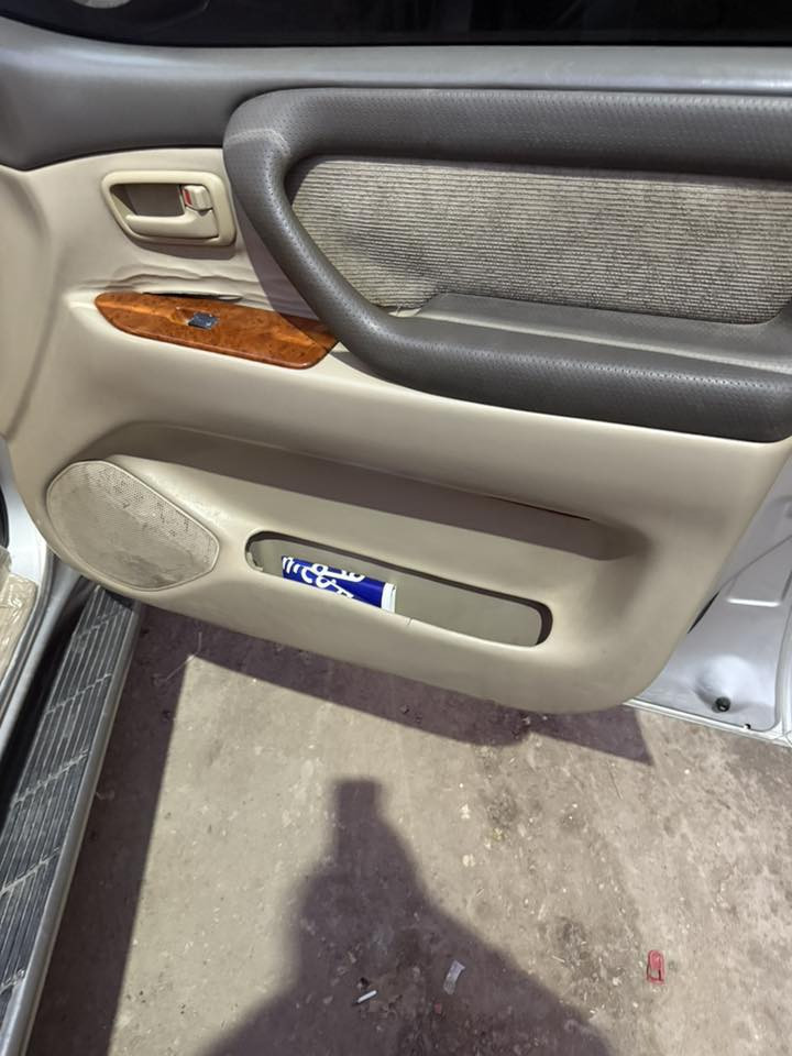 سلام عليكم 
لاندكروزر فول 2006بيع مستعجل
السيارة كفالة ما عده جاملغ وبنيد
سياره فول تخم تاير علىه ادامه كامله منضومة زنون فتحه بل بسقف تبريد ثلاجة ثلاث قطع بيه منضومة غاز 
رقم *********** رقم السيارة بصره إنكليزي تحويل ثاني يوم الجديد السعر 160وبيه مجال
