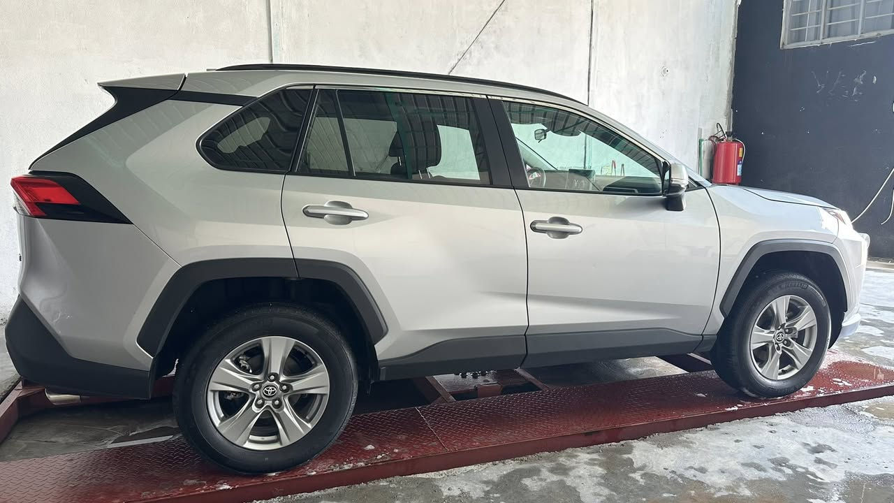 Rav4 -2024-XLE
وارد امريكي بحالة جداً نضيفة
ماشية ٢١ الف كيلو 
حادث جاملغ امامي ايسر موضح بلصورة 
مراوس و بيع 
***********
