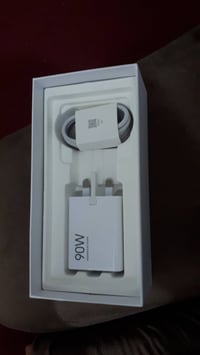 شاحن ٩٠ واط • جديد بالكرتون