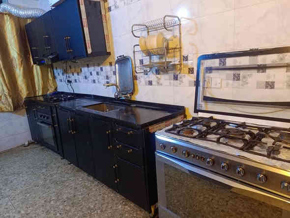 كاونتر تفصال درجه اولى يحتوي على طباخ وساحبه اوفن كهربائي اناره
بغداد الجديدة ***********
