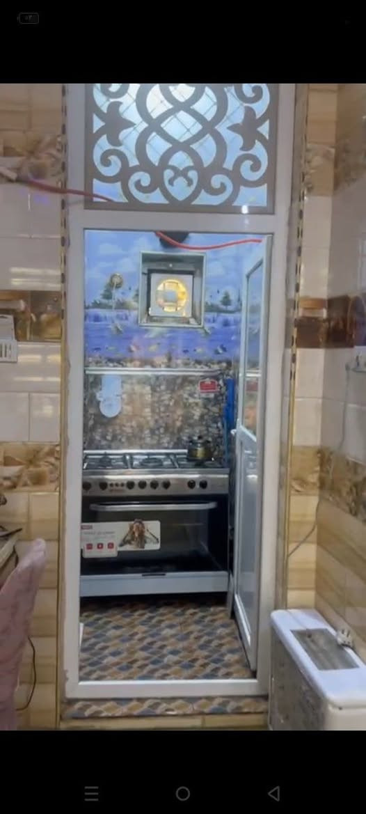 بيت للبيع زراعي سند 25 شارع الشيخ محمد الهنداوي الرئيسي غرفتين نوم وصالة واستقبال وصحيات داخلية وخارجية. مطبخ حار وبارد 
المساحة ٢٦٥ متر 
***********
***********
