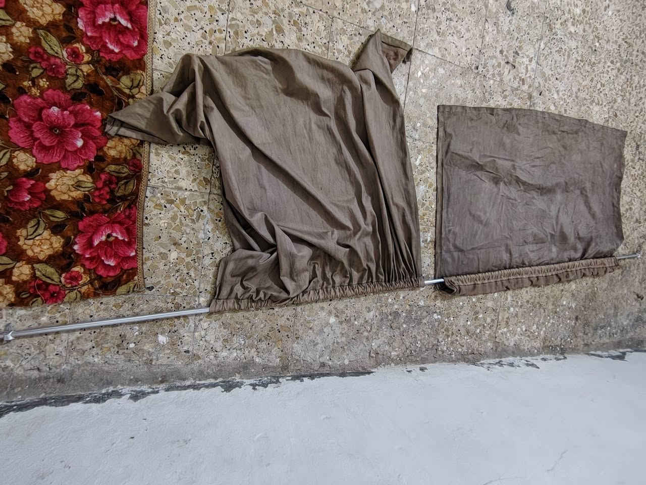 بردات مع بواري جيب وشد يرهم فتون وجنبي يعني سياره 14 نفر نظيفات مابيهن اي ضرر قماش ميعبرشمس ابد سعرهن 60 وبيهن مجال قليل مكاني بالحله شراي تعال خاص او اتصل  ***********
