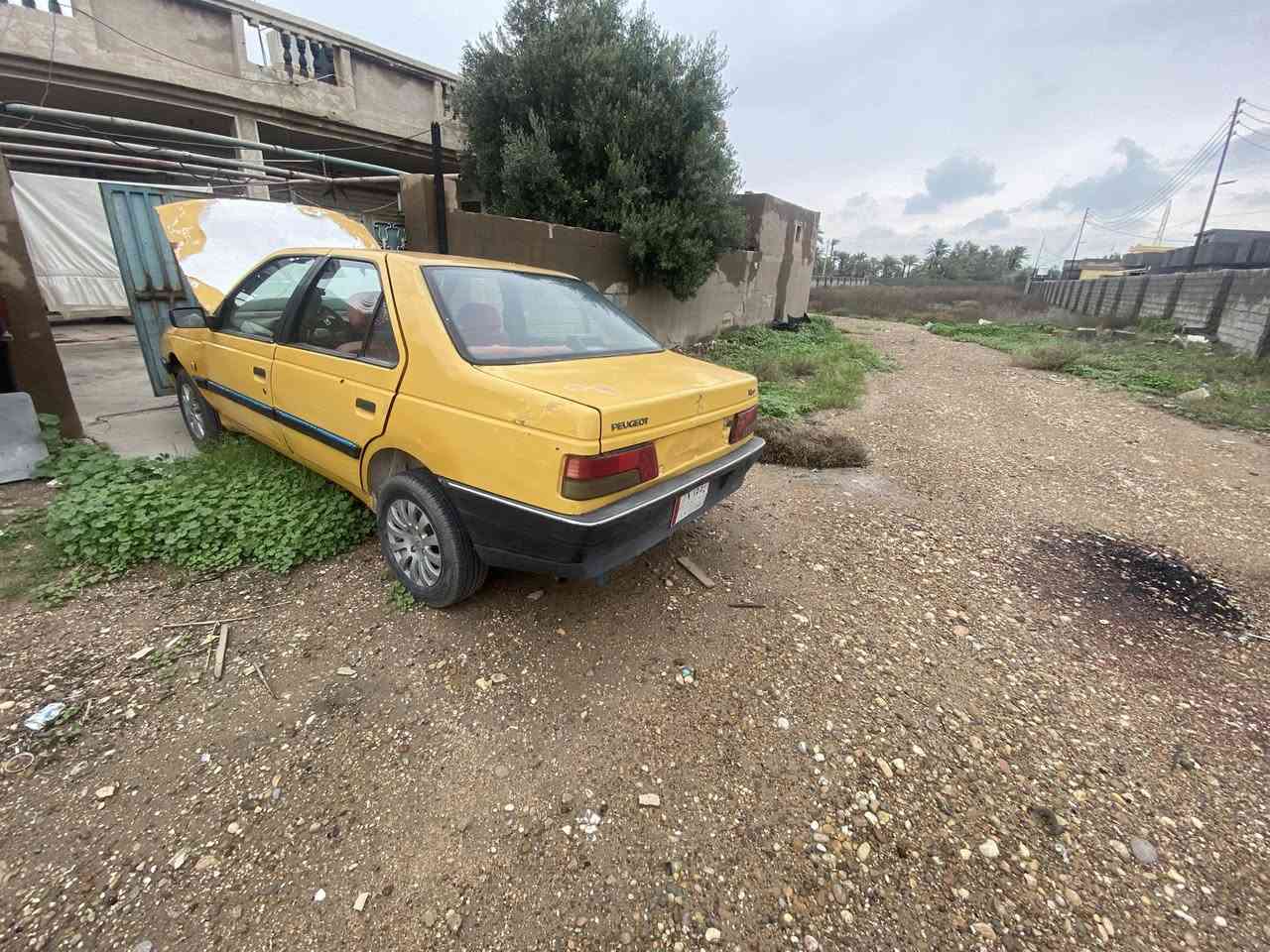 بيجو روى رقم نجف سنويه ساقطه راعيه موجود 
محرك ياباني كايم كير شغال مابي اي شي سياره تمشي بس محرك كايم تخم تاير وباقي تفاصيل مواضحه بصور *********** السعر ١٥ ورقه وبيه مجال مكاني بغداد ابو غريب
