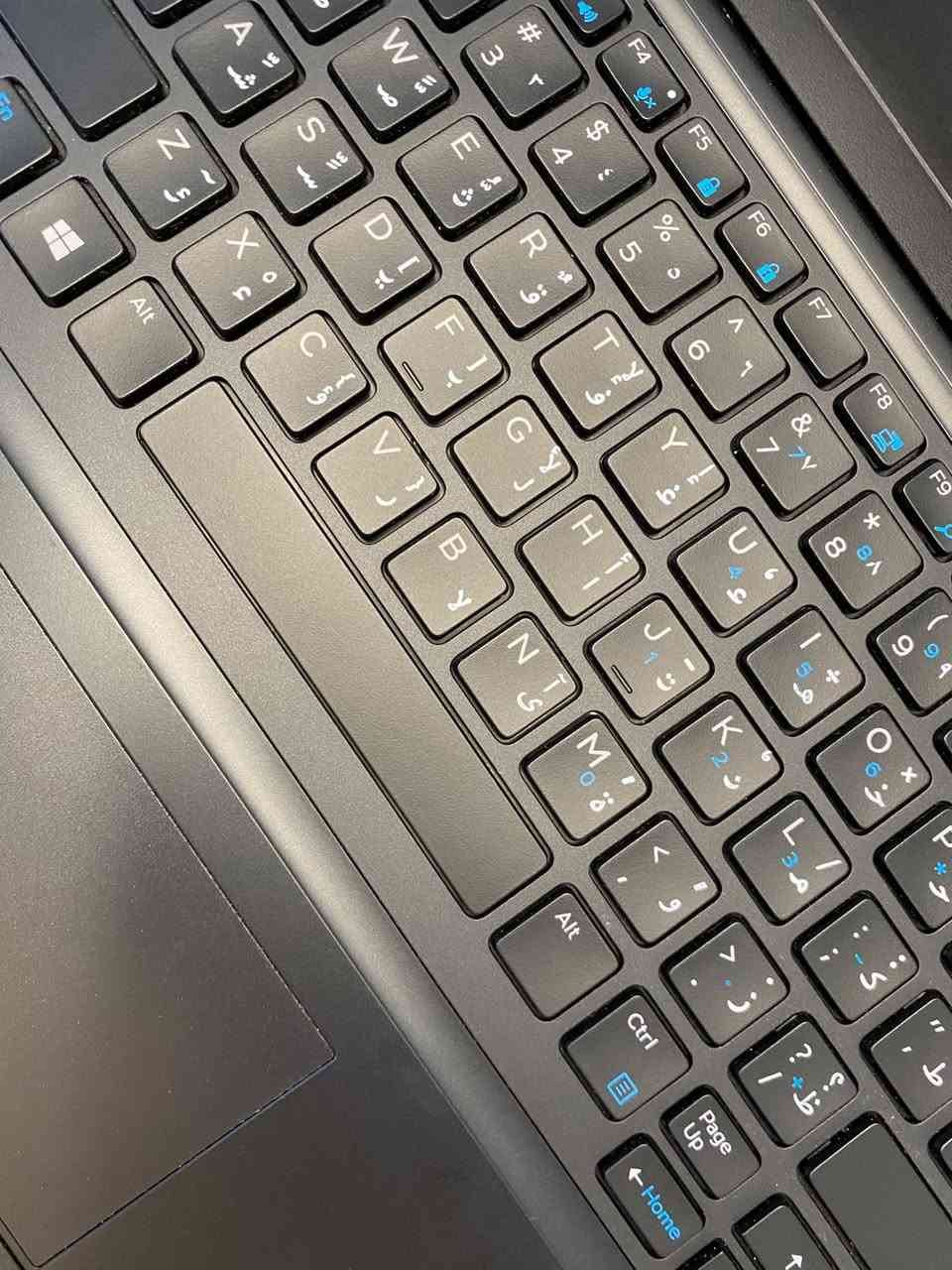 💻 Dell Latitude 5480 | الأداء المتوازن والاعتمادية

يُعد هذا الجهاز من الفئات الأكثر طلباً لطلاب الكليات والموظفين الباحثين عن جهاز يجمع بين السعر الاقتصادي والمتانة العالية. بفضل معالج الجيل السابع وهارد الـ SSD، ستحصل على سرعة ممتازة في إنجاز البحوث، تصفح الإنترنت، والعمل على حزمة برامج الأوفيس (Word, Excel). كما أنه مناسب جداً لتشغيل الألعاب الخفيفة مثل (Minecraft، Roblox، و League of Legends) وبرامج التصميم الأساسية، مما يجعله رفيقك المثالي للدراسة والعمل اليومي.

🔍 المواصفات التقنية:

المعالج: Intel Core i5 (الجيل السابع - فئة U الموفرة للطاقة).

الرام: 8GB DDR4 (لسرعة أداء واستجابة عالية).

الهارد: 256GB SSD (إقلاع للنظام في ثوانٍ معدودة).

الشاشة: 14 بوصة (حجم عملي ومثالي للتنقل).

الكيبورد: ستيكر (عربي/إنجليزي).

🎁 الملحقات:
(حقيبة، شاحن أصلي، ماوس، ماوس باد).

🛡️ الضمان والخدمات:

فحص المواصفات والنظافة قبل الاستلام.

ضمان استبدال لمدة أسبوع كامل.

تنصيب ويندوز والبرامج الأساسية مجاناً.

💰 السعر: 230,000 دينار عراقي.

📍 الموقع: بغداد - الأمين الثانية.
🚚 التوصيل: متوفر لجميع محافظات العراق.

📞 للحجز والاستفسار:
***********
***********
