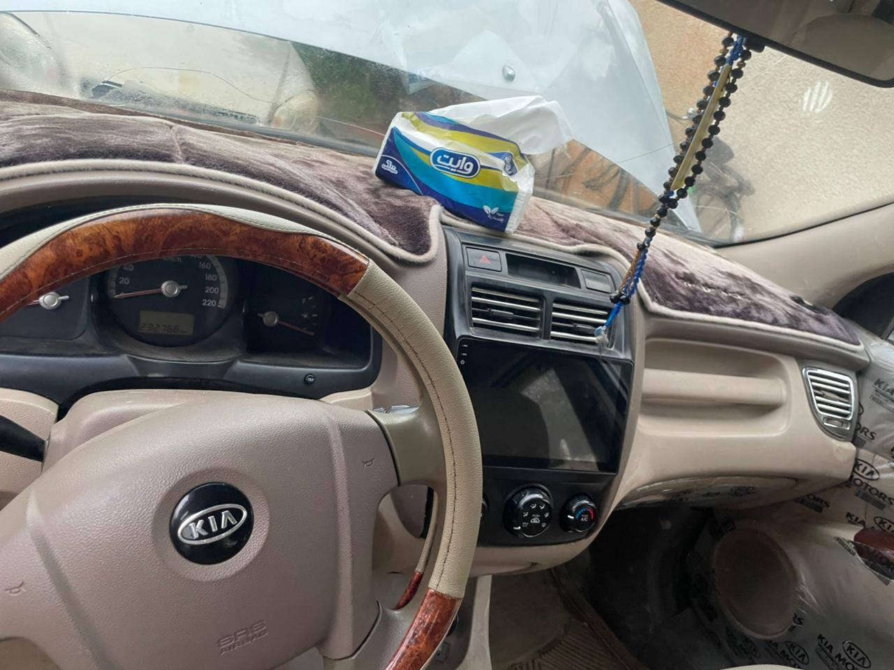 سلام عليكم سيارة سبورتج 2009 لون سلفر فتحة سقف السيارة خليجي مصبوغ حزام أو أقل من الحزام سيارة نكرة سيارة خير من الله كلشي ماناقصها الرقم ***********//***********
