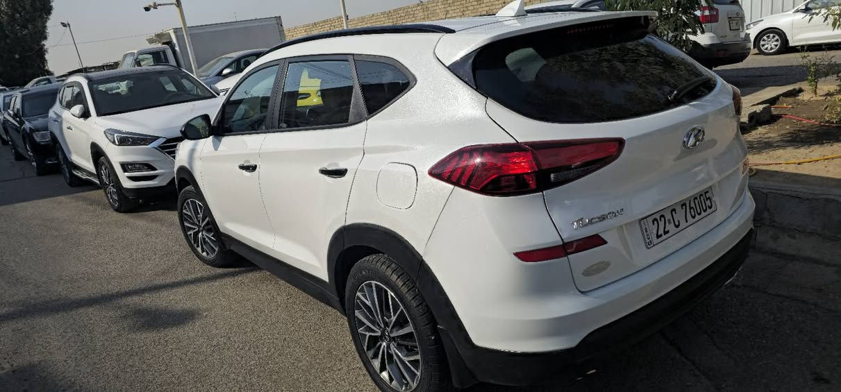 للبيع أو مراوسة
تكسون موديل ٢٠٢٠ ماشية ٢١ ألف ميل فقط وارد أمريكي 
ضررها جاملخ خلفي وشوية من الباب الخلفي وملاحظات بسيطة جدا 
فول مواصفات أرقام وسنوية وهزة جديدة كوبون بنزين بها 
١٨٠$ 
***********
