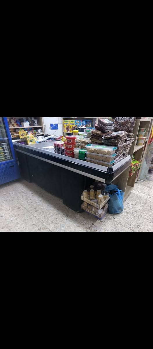 ميز كاشير للبيع 
***********
