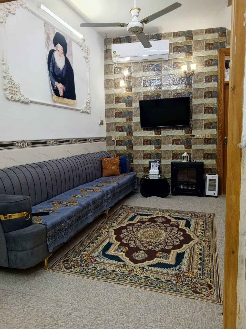 بيت البيع ٧٥ متر  أساس صب طابوك سقف صب   قرب أسواق موحان  قريب على شارع للمطار لقديم. لبيت مال جناي. فول فول  موقع ممتاز  سعر 33 وبي مجال  شراي يتصل على صاحب دار ‏‪***********‬‏.    كوفه البراكيه شارع المطار القديم
متوفر كافت الخدمات  مدارس أهلي وحكوميه مجمعات طبيه سوك  صيدليات شتريد يمك كهرباء ماي
