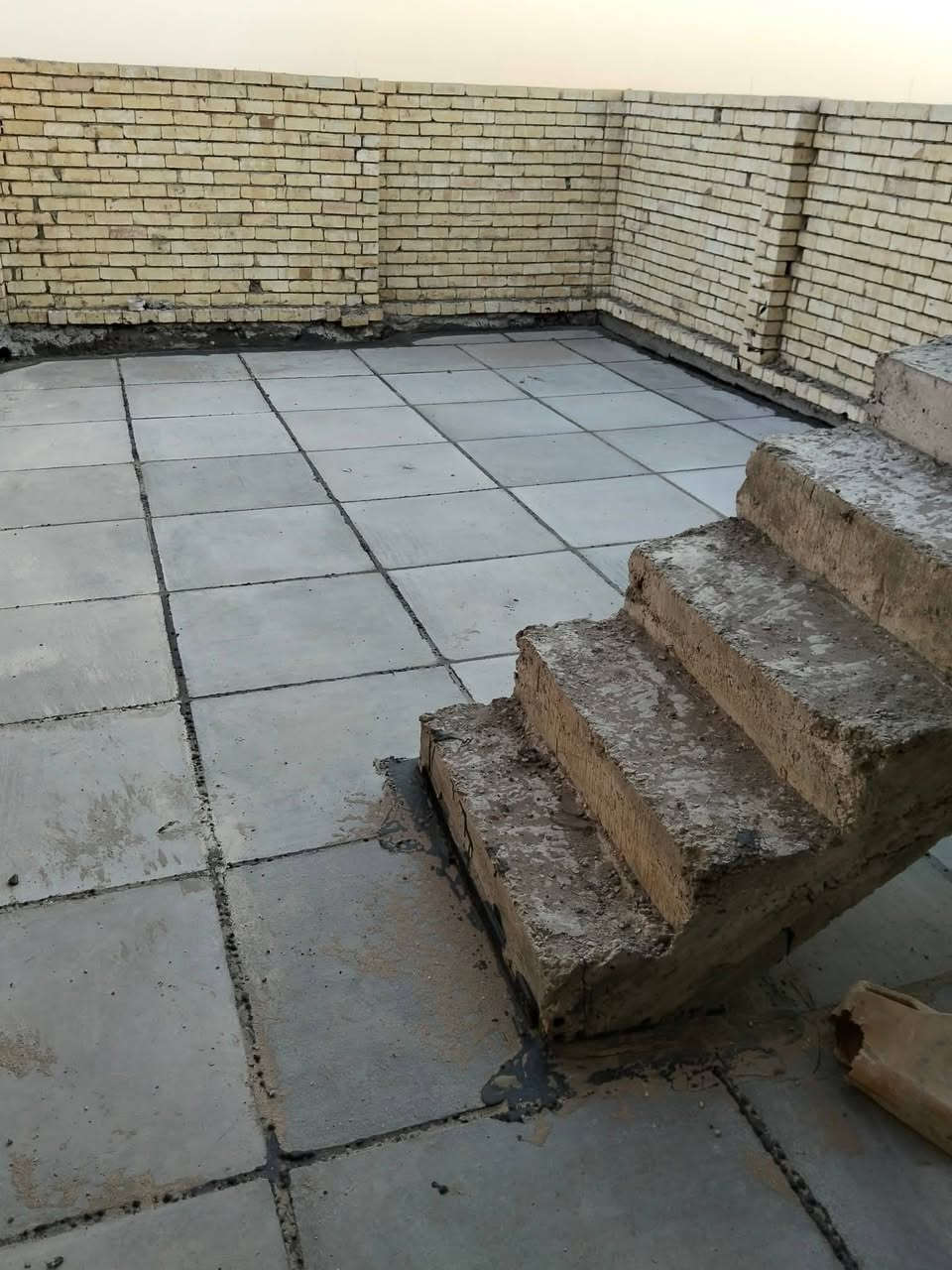 السلام عليكم للبيع بيت هيكل بل زراعي مال حي الامين الثانية الزراعي مقاطعة 2على 8 فرق  بيت عن 2على 9 مدفوع اشتركات كهرباء أو ماء طابو صرف سند 25 الموصفات موضحه بل فيدو بناء حديث 5 غرف نوم من عده الاستقبال 4 حمامات قريب على مشروع المدارس المشروع راح يتنفذ  المساحه 100 متر 5في20  امطبك.اشتايكر.جديد. امسس.كهرباء.او ماء عوزه بس ابياض او كاشي السعر خاص رقمي ***********/***********
