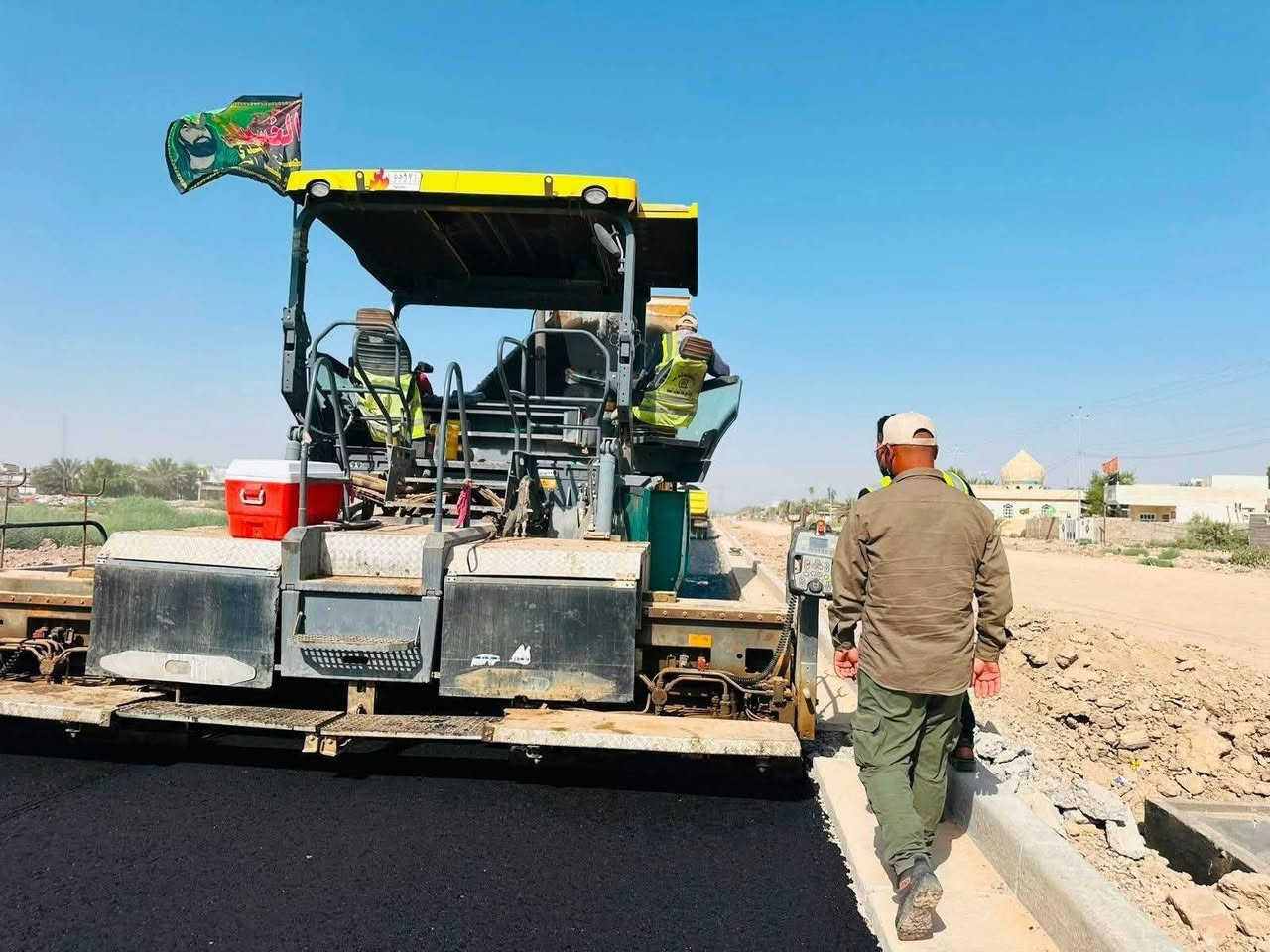 السلام عليكم مستعدين لتبليط الشوارع الحكوميه والزراعيه وبأسعار  تنافسيه كافه محافظات العراق الاستفسار  ***********
