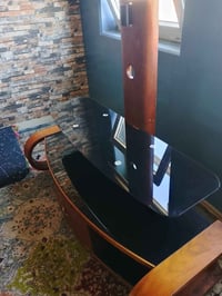 ميز تلفزيون • نضيف • بسماية