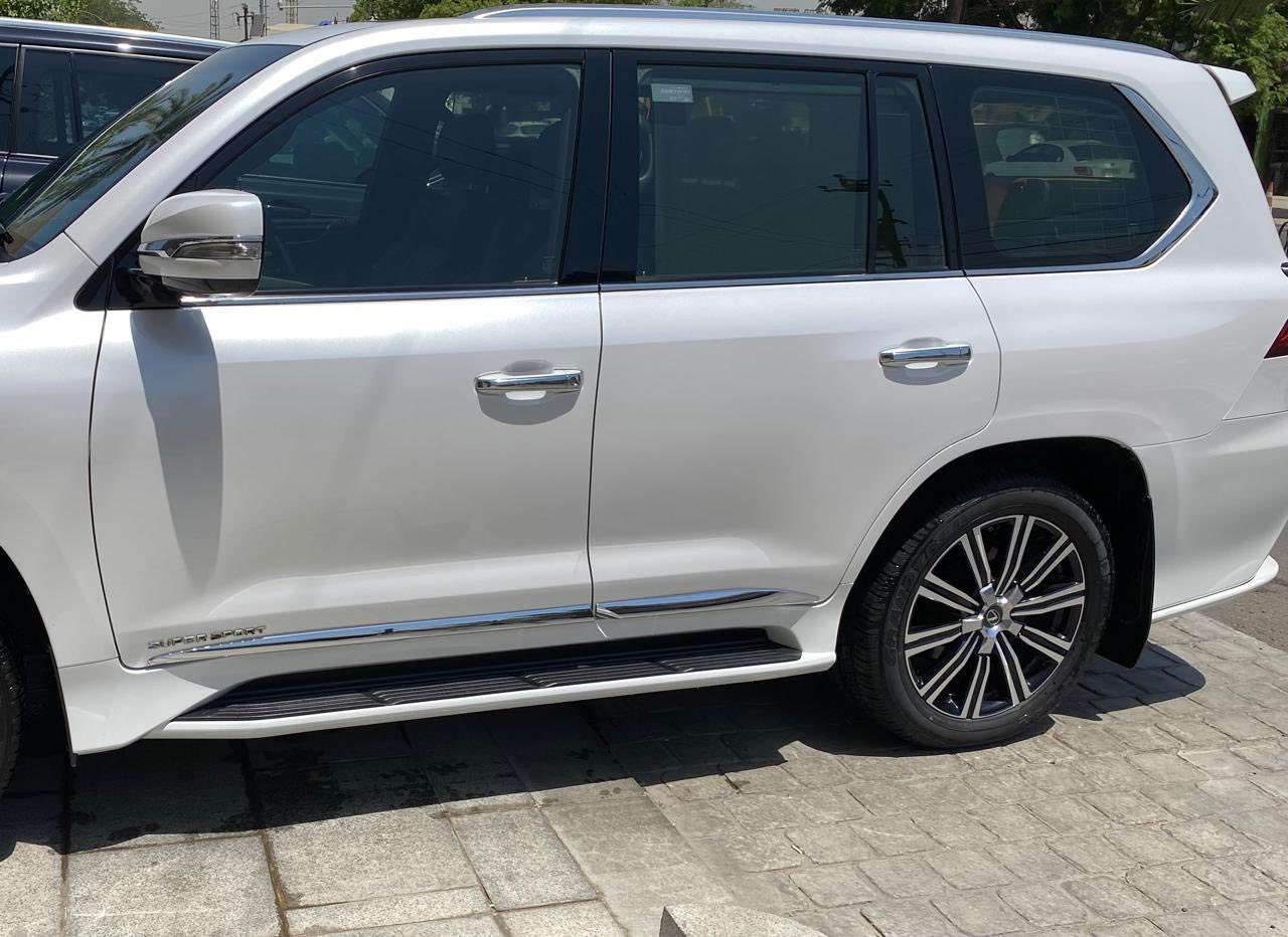 السلام عليكم 
لكزس lx570 2021 سوبر سبورت 
كفاله عامه ماشيه 120تقريباً 
مواصفاتها معروفه 
السعر 74500 وبيها مجال 
رقمي ***********
