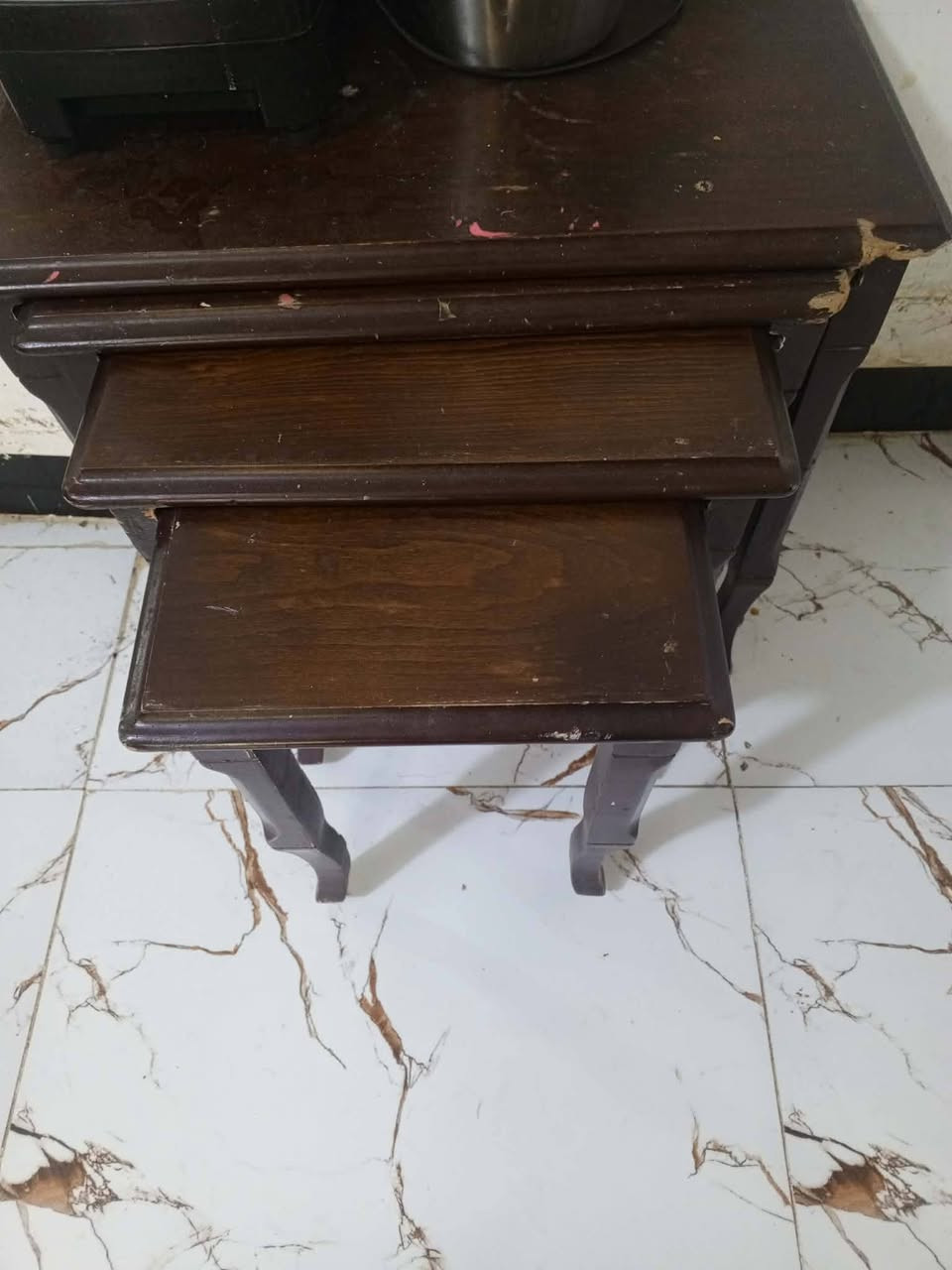 ميز طعام 4 كراسي سعر 100 
طبلات 30  مزهرية 10
العنوان دور الضباط قريب عل فلكه غزاله‏ ‪***********‬‏
