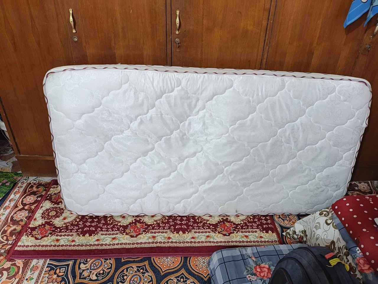 السلام عليكم منادر للبيع واحد مستخدم واحد جديد بس كسرت منه الجيس المكان البصره الجزيره اليوبه الرقم ***********
