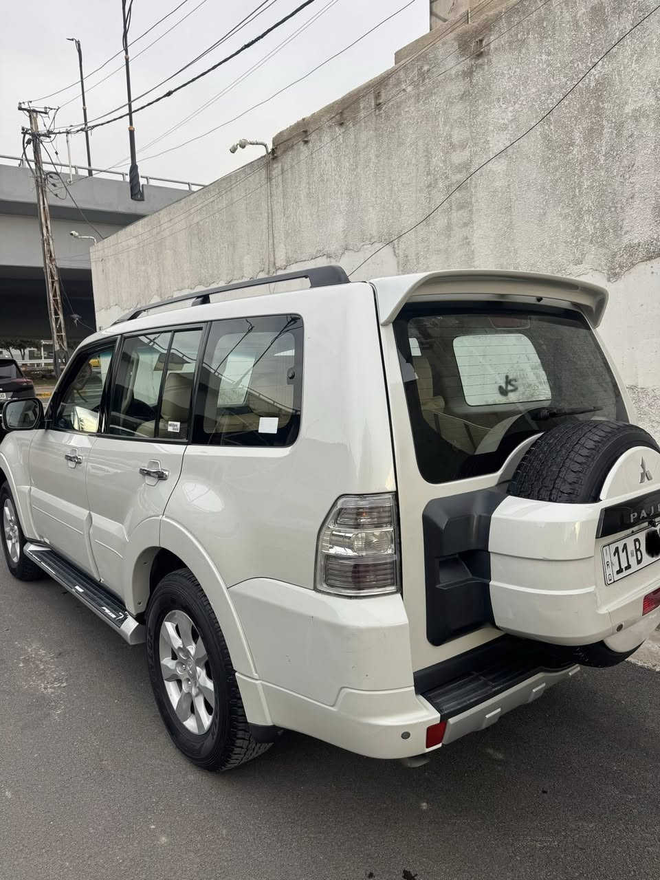 باجيرو ميتسوبيشي وكالة حبتور
باجيرو موديل 2010 رقم بغداد الانكليزي 

 السنوية بأسمي بحالة جيدة جدا

مكفولة من الصبغ والبارد والضربة 

والدعاميات والبلاستك بدون صبغ

مواصفات فول 1/1 

فتحة 

🥁🥁دمام

لايت زنون

حساسات خلفية

اشاير بلمري 

كشنات جلد 

تحكم ستيرن 

مري شفط 

كروز سرعة

تبريد ثلاث قطع 

7 راكب

ثلاجة 

كشنات جلد

نضام دفلوك

12سماعه 

AWX

4*4

السعر 154$

مكاني المنصور او علي الصالح

***********
