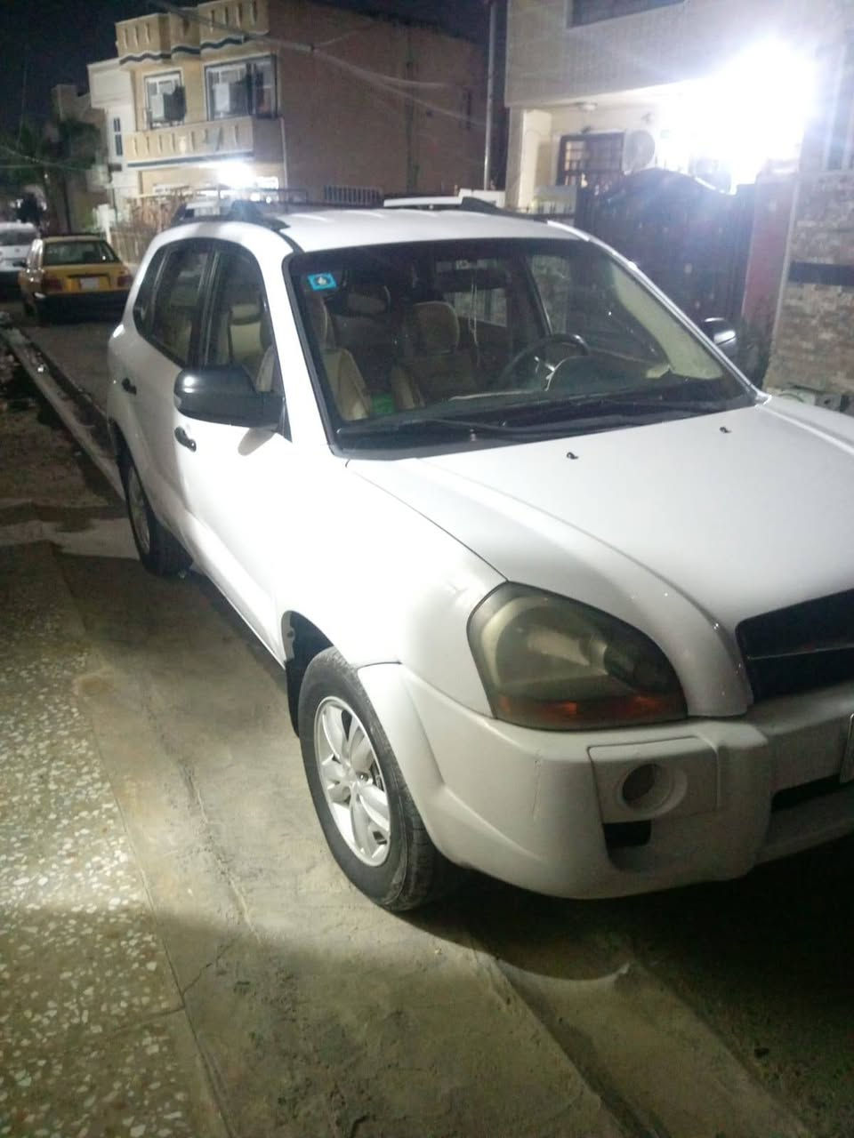 السلام عليكم سياره للبيع توكسان الموديل 2009 سياره بيها بس باب صبغ نص سياره الباقيه بلاديه كفاله عامه والسياره باسم التحويل ثاني يوم وعنوان الشعب شارع المدارس والسياره خير من الله والسعر 115 وبيها مجال للطيبين 
***********
