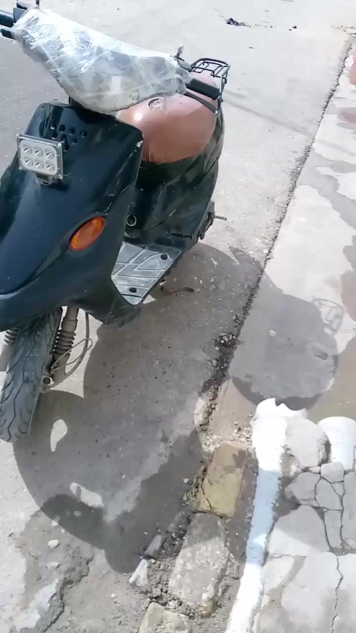 سلام عليكم دراجه يومها للبيع او مراوس حسب قناعه دراجه كلشي ما بيها صوت ناعم مفتوحه مره واحده شلعه حلوه سرعتها حلوه سلف شغال بس يحتاج باتري لايت شغال بك لايت شغال سعرها (( 325وبيها مجال )) الي يريدها يتصل *********** واتساب
