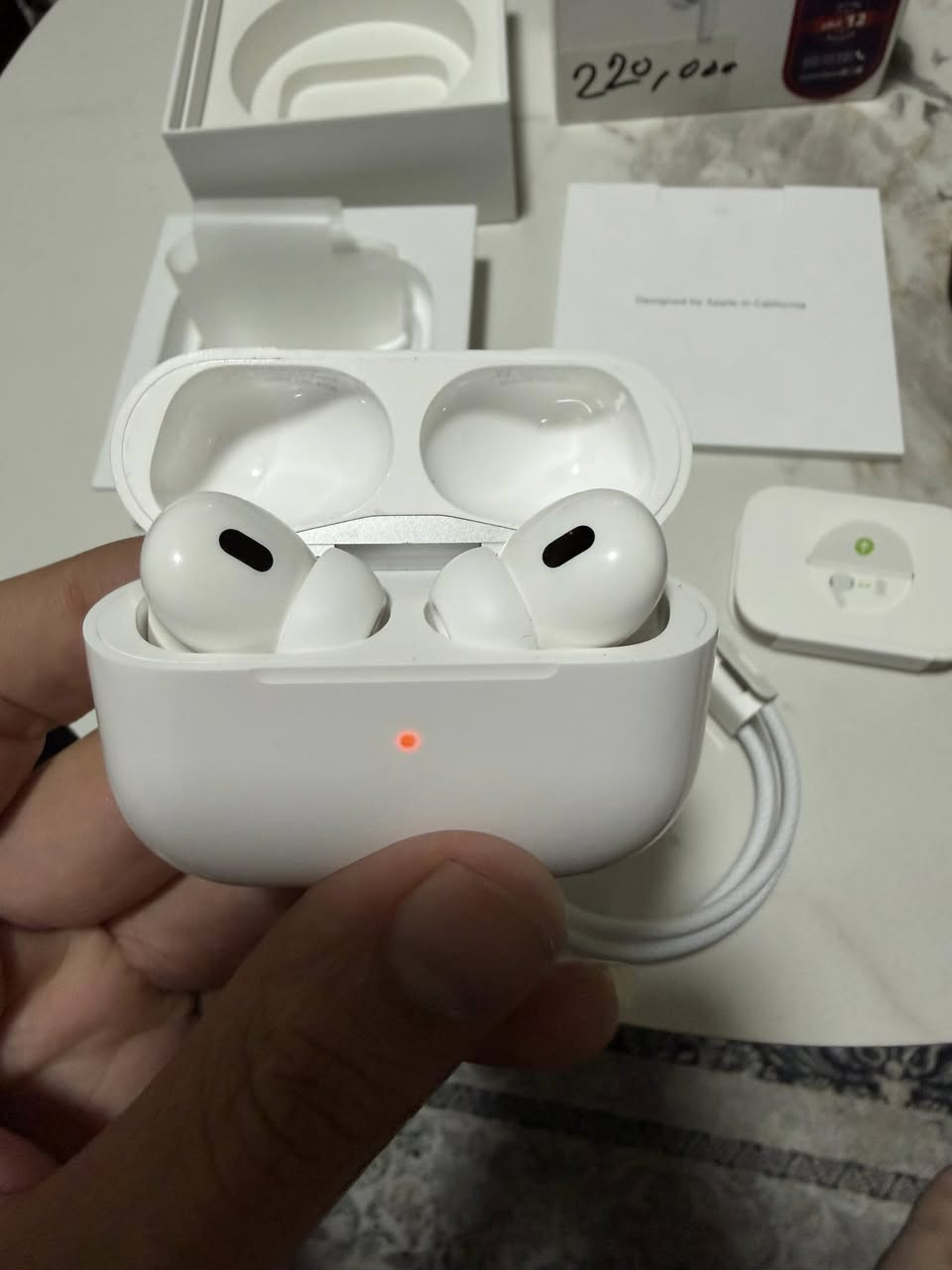 ايربود pro2
تايبسي شحن لاسلكي كامل ملحقات
استخدام شهرين تقريبا
من عالم القلعه داخل الضمان بعدها 
بيع 190 
سعر الجديد 245الف
بغداد كراده ***********
