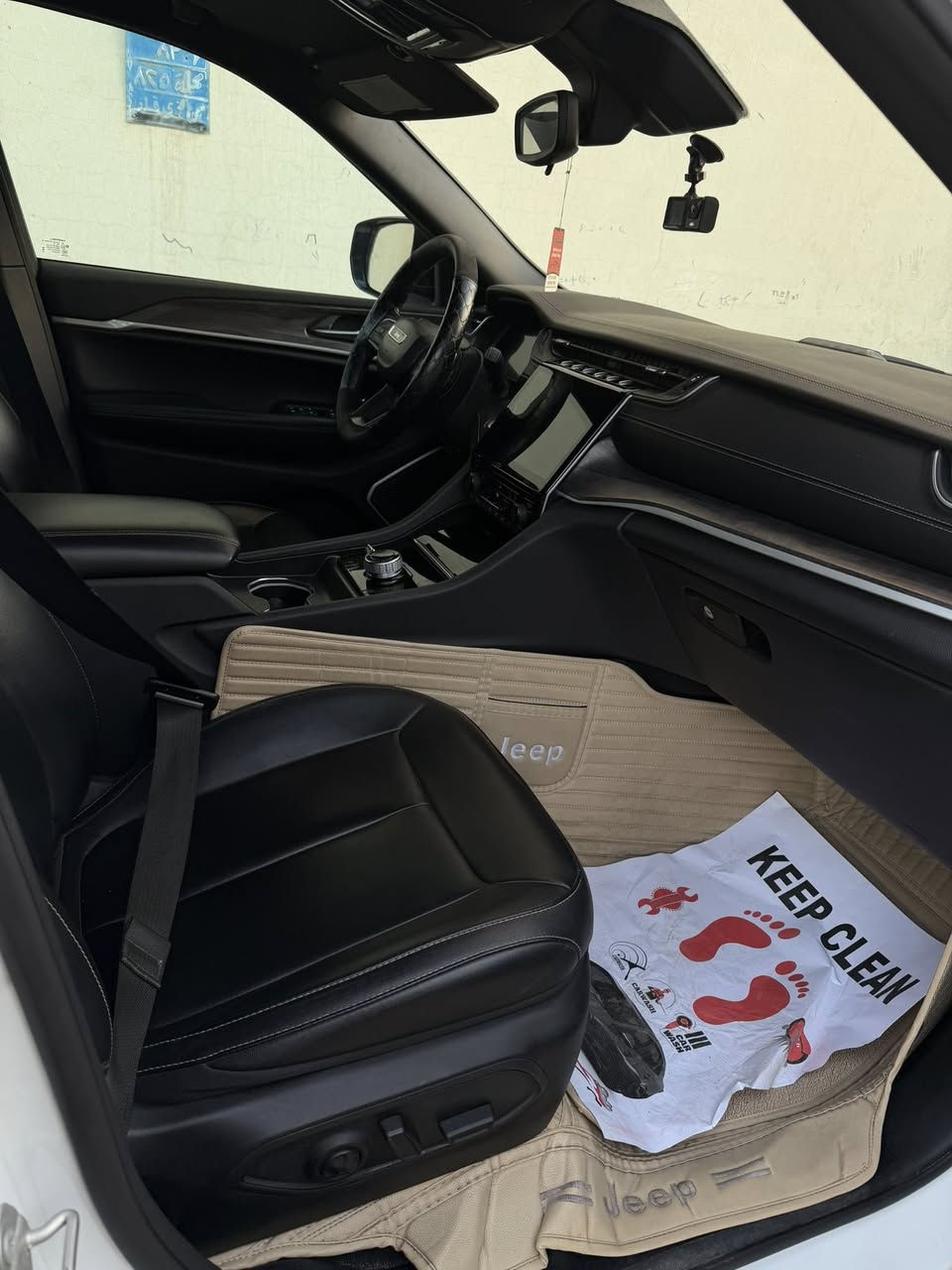 ﷽
سلام عليكم

جيب كراند شيروكي ( 4xe هايبرد ) لمتدد

Jeep Grand cherokee  

موديل  2024

محرك : 2000 تيربو +هايبرد +كهرباء

ماشية 35الف ميل

الضررر

حادث بس بنيد (صبغ بس بنيد) وبارد جاملغ امامي ايمن
باقي كفالة

المواصفات :

تشغيل عن بعد
 

لمتدد 

 بانوراما 

بصمة تشغيل وابواب وتشغيل عن بعد

صندوق كهرباء 

مقاعد جلد + كهرباء + خزن ميموري

-تدفئة سترين + مقاعد

خمسة راكب 

رادار  امامي وخلفي  وجوانب

- تحديد مسار 

حساسات خلفية 

تبريد قطعتين 

خمس انضمة قيادة 

كير موس 

هاند بريك بصمه 

شفتات ستيرن 

لايتات لد 

هيترات في الكشن 

تخم تاير جديد

السيارة كلش حلوة ونضيفه 

 رقم بغداد الجديد هزة جديدة

رقم الهاتف :***********  واتساب واتصال 

العنوان  بغداد /السيدية
