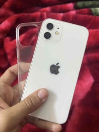 ايفون 12 عادي  ذاكرة 64 تك سيم   بطارية 78 بلادي  نموذج M أمريكي  فيس ...