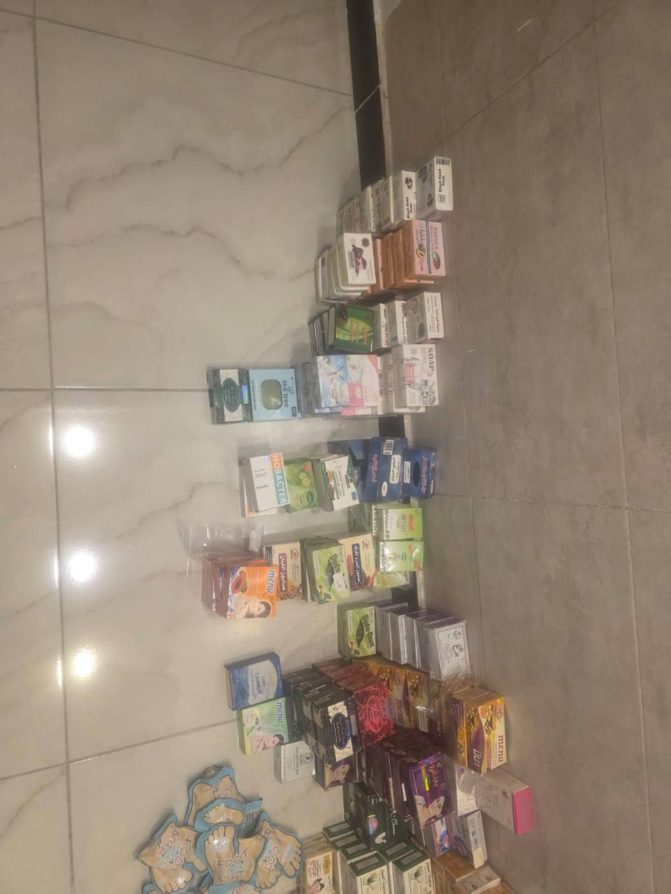 للبيع صوابين وشامبوات وكريمات تصفيةمحل عطاريه بسعر مناسب جدا بغداد الكرخ ***********
