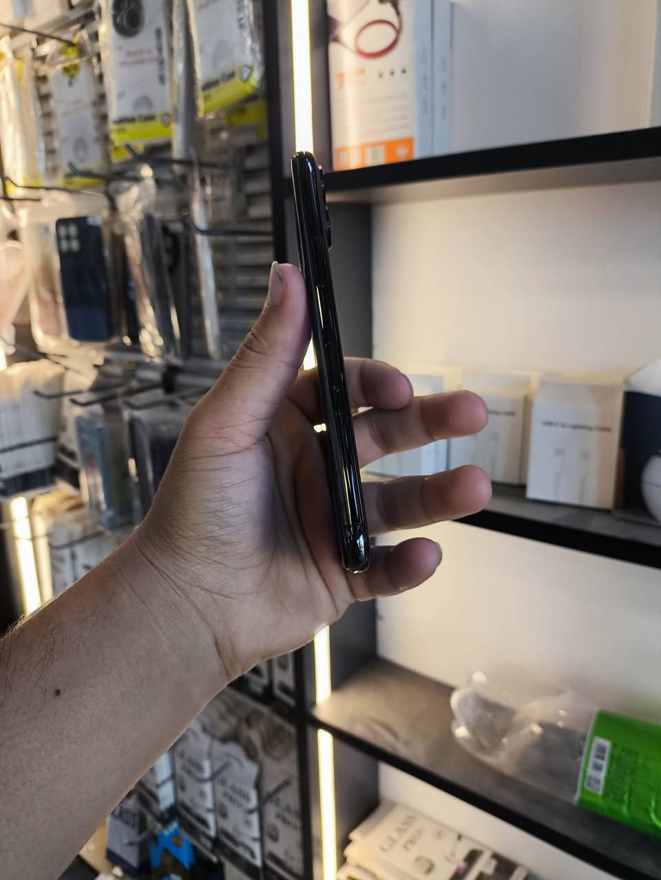 🔥 للبيع - iPhone 11 Pro 🔥
📱 ايفون 11 برو 💾 ذاكرة 64GB 🔋 بطارية 100% (مستبدلة أصلي)

✨ مواصفات الجهاز: ✅ تك سيم شغال طبيعي ✅ كامرات شغالة وتصويرها حيل حلو ✅ صوت شغال وواضح ✅ شاشة ثلث خيارات أصلي (مستبدلة) ✅ هزازات شغالة طبيعي ✅ وايفاي وشبكات شغالة طبيعي

🖤 لون الجهاز: أسود ✨ شخط مابي

⚠️ ملاحظة: بصمة الوجه تحتاج برمجة

💰 السعر: 175 ألف دينار

📍 الموقع: الموصل - الأيسر

📞 التواصل: *********** أو خاص

🚫 ماكو توصيل للمحافظات ماعندي
