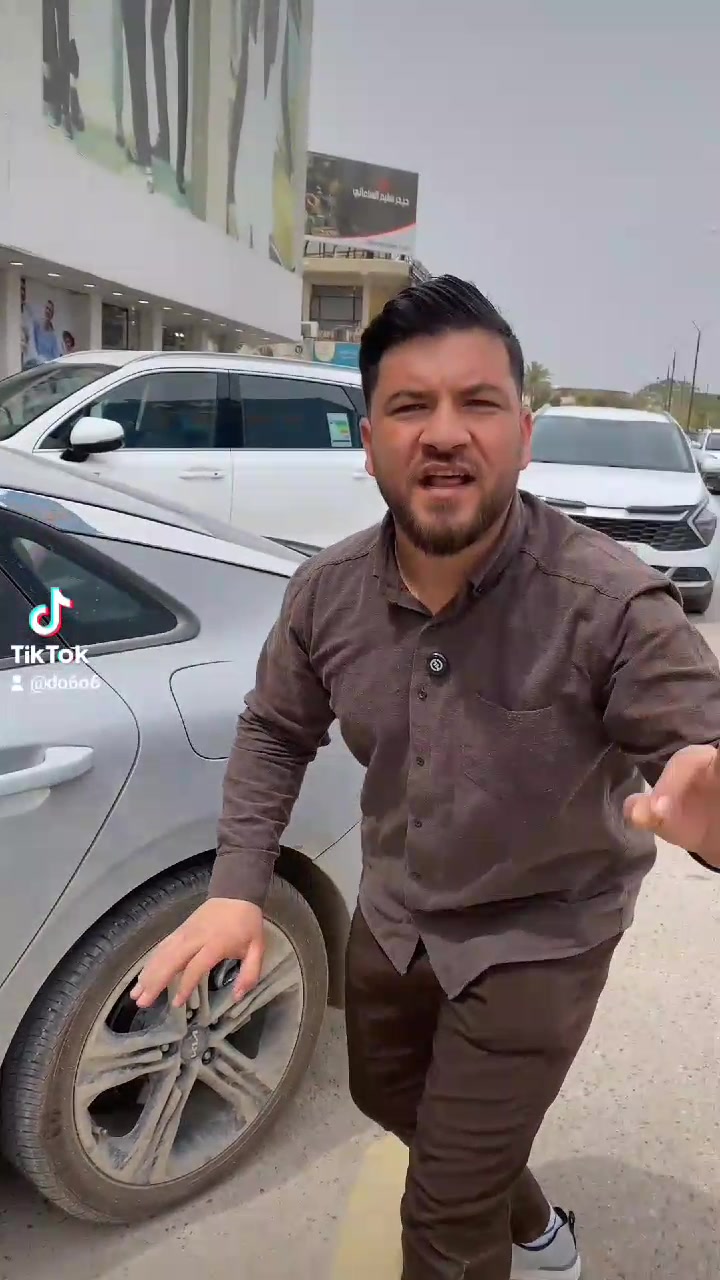 كمبريسر هواء سيارة 

مواصفات 
كمبريسر هواء محمول Bihart للسيارة 12V – ضغط قوي حتى 150 PSI

• كمبريسر هواء محمول من Bihart مصمم لنفخ إطارات السيارة بسرعة وسهولة، بحجم عملي وأداء مناسب للاستخدام داخل السيارة.

• يعمل على DC 12V ومناسب للاستخدام عبر منفذ 12V في السيارة.

• يوفر تدفق هواء أقصى 85 لتر/دقيقة لسرعة أفضل في النفخ.

• يدعم ضغط تشغيل أقصى 150 PSI مع إعادة تشغيل حتى 200 PSI.

• مزود بـ خرطوم هواء بطول 6.5 مع عداد ضغط ومشابك نحاسية صلبة.

• يحتوي على إضاءة LED ساطعة مع تشغيل سهل وتقنية ثبات أثناء الاستخدام.

• يتضمن حماية حرارية أوتوماتيكية للمحرك ضد ارتفاع الحرارة، مع حقيبة حمل قوية مرفقة.

• العلامة التجارية: Bihart
• نوع المنتج: Air Compressor / كمبريسر هواء محمول
• نوع الطاقة: DC 12V
• أقصى تدفق هواء: 85 لتر/دقيقة
• أقصى فولتية: 13.8V
• أقصى سحب تيار: 30A
• أقصى ضغط تشغيل: 150 PSI
• أقصى ضغط إعادة تشغيل: 200 PSI
• أقصى حرارة محيطة: 60°C
• أدنى حرارة محيطة: -55°C
• زمن التشغيل الأقصى: 40 دقيقة عند 40 PSI
• درجة الحرارة لزمن التشغيل:24C 

#سيارات #سيارة #دراجة _دراجات
#دراجات_شحن #سبير #كماليات #23الف #رخيص #غالي #اجهزة_كهربائية  
#بايسكل _دراجة-نارية