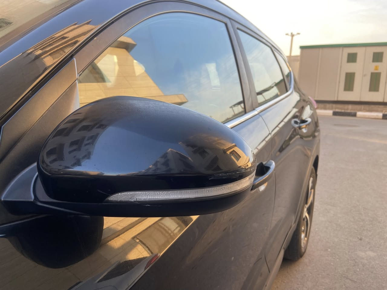 السلام عليكم هونداي توكسان موديل ١٧ خليجي مكفول من الحادث والصبغ عدا شبرين بل جاملغ الامامي والباقي مكفول والسارة فول الفول الكير والمحرك مكفولات 
فتحة سقف بانورما 
بصمة ابواب وتشغيل 
المقاعد الامامية كهرباء 
فور ويل 
انظمة قيادة 
تبريد قطعتين 
تحكم ستيرن 
شاشة اندريد 
اشاير مري 
مري شفط 
مكانها بغداد وسعرها ١٦٣ للاتصال 
***********
