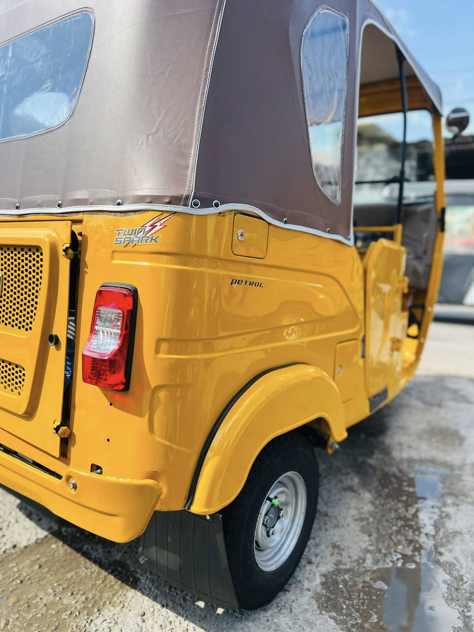 السلام عليكم.
تكتك للبيع  22 مضلع صفره تكتك كفاله عامه معمر بس دوس تعمير يخبل مكينه كفاله برغي ما مفتوح السعر 10,400 وبيها مجال قليل 
العنوان بغداد الشعله


**إذا كنت صاحب هذا الإعلان وتريد حذفه لأي سبب، رجاءا أرسل رسالة إلى الدعم الفني**