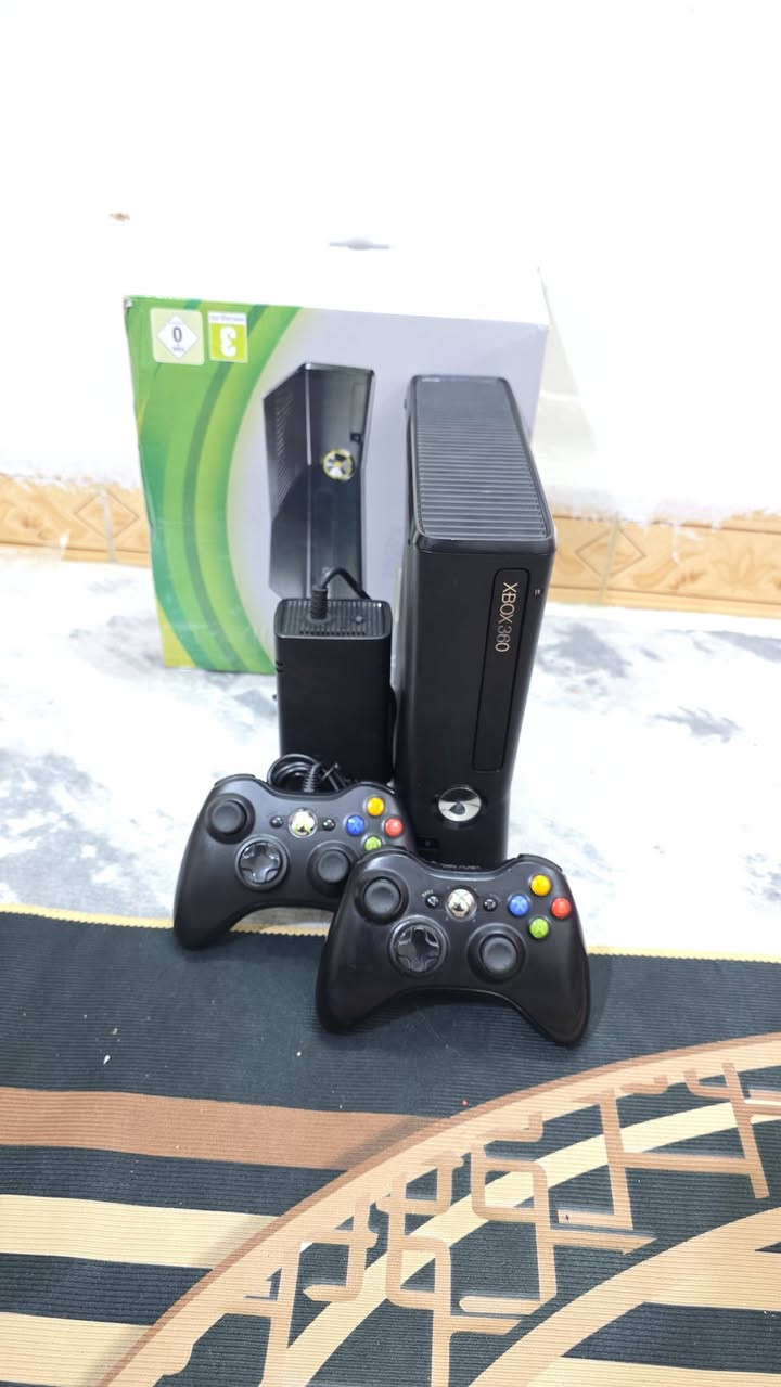 اكس بوكس 360مهكر حيل حيل نظيف يحتوي على 92لعبة ويحتوي على 2جوستك وكارتون وغراضه كلة بلادي شرط الفحص السعر 125وبي مجال للطيبين توصيل جميع المحافظات متوفر ***********
