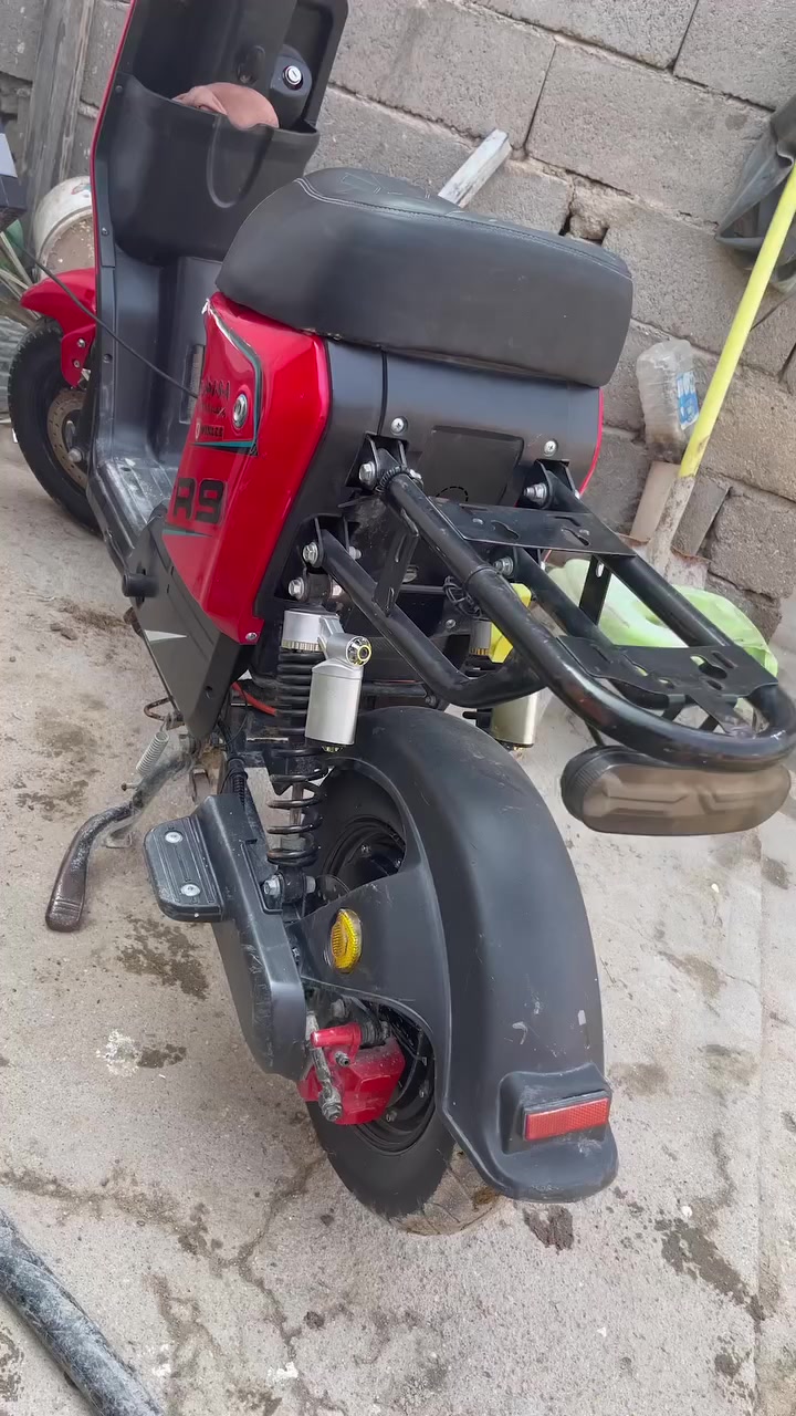 دراجه شحن ار9 البيع دراجه جديده سعر 400بيها مجال شراي اتصل*********** عنوان زبير شعيبه
