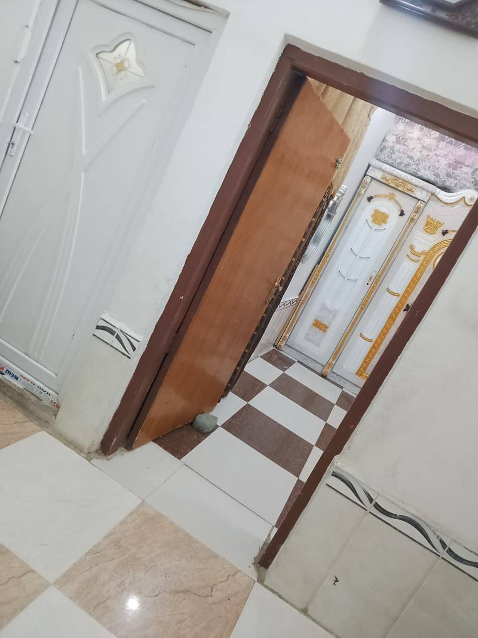 #معروض_لدينا
بيت للبيع طابو صرف 100م خلفي 
يحتوي على/ غرفة وديوانية وصالة ومطبخ وصحيات والدربونه متر ونص والسطح شتايگر
#السعر/ 78 وبي مجال 
العنوان/ التضحية نهاية شارع البقاع قرب ثانوية قبضة الهدى جميع الخدمات متوفرة
____________________________
نستقبل كافة العروض العقاريه لبيع القطع والبيوت #والأيجارات الطابو والزراعي ونعمل على بيعها سريعآ
 ان شاء الله في جميع انحاء الناصريه 
ماعليك سوى مراسلتنا او الاتصال على الرقم 

____________***********  _________
وسنكون في خدمتكم غايتنا رضاكم والمصداقيه في العمل شعارنا
