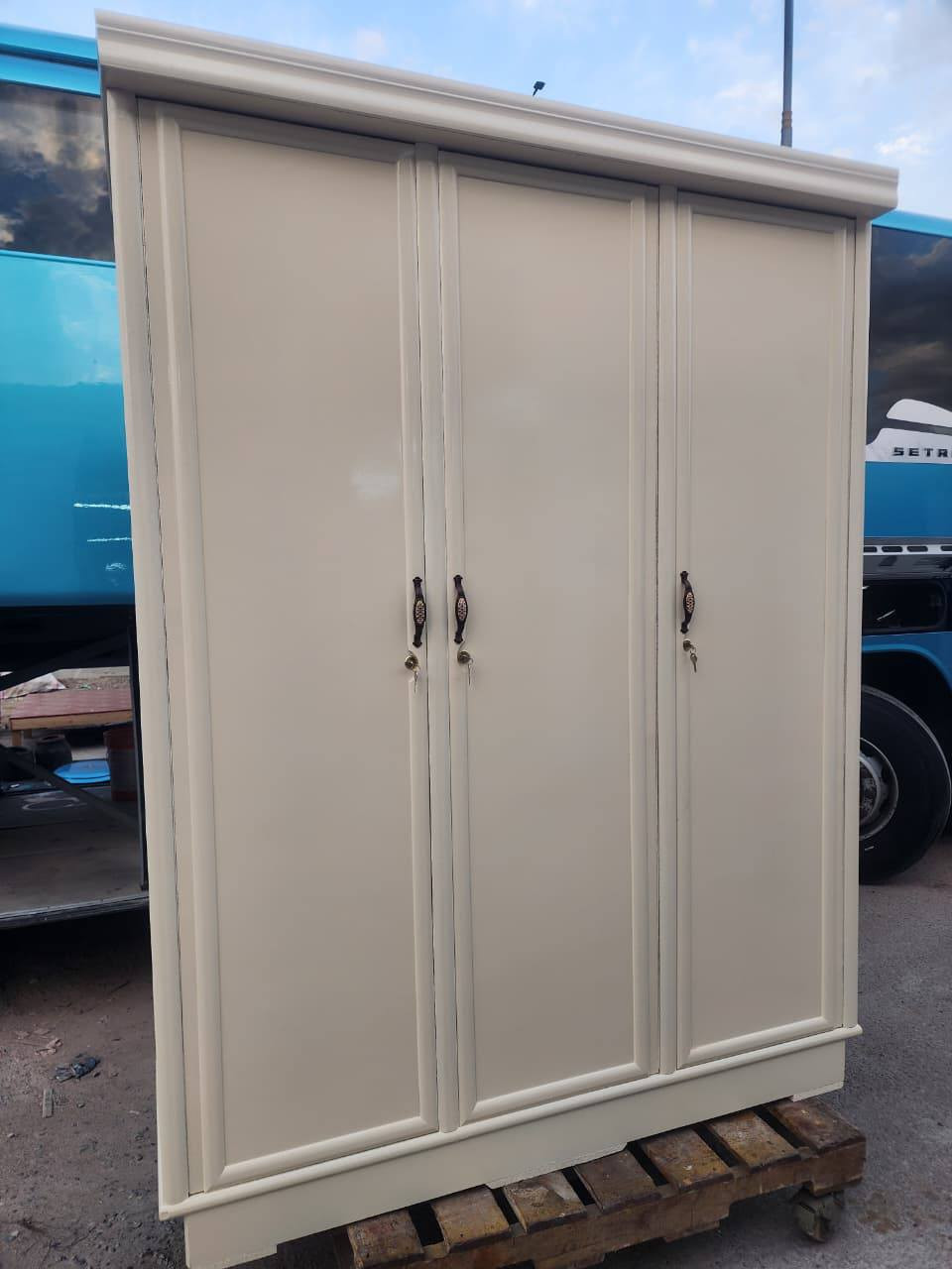 يتوفر لدينا كل انواع الكناتير والبوفيات الطلب والاستفسار راسلونا خاص او واتساب ***********
