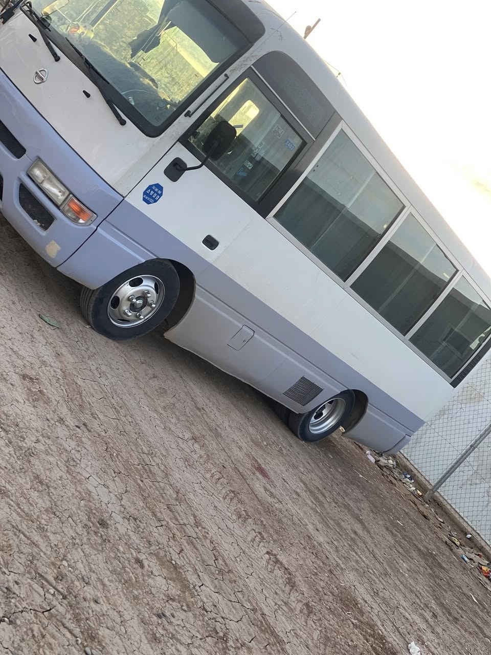 اسلام عليكم كوستر نيسان 2002 السياره جاهزه كبل لشارع كير مكينه اكسن خير من الله السياره على ايدي تخم ورك اماي خلفي تخم لاستيك امامي خلفي تايرات امام جديد ماصارلي هواي من شديتهن الخلفيات نص عمر ويل جبويلس ناصي امامي خلفي حتا السبير جوبلس السياره توضيح الساره 2002 والسنويه تقره 2006 عليها غرامه 22 ورقه ينزلن من السعر  والطخه مثل ما موضح بلفيديو هم تصليحه ينزل من السعر سعر السياره 117 مكاني اربيل رقم تليفون بي واتساب 
 السنويه مكسوره ***********
