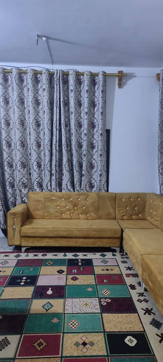 ديوان ١١ مقعد نظيف اي ضرر مابي للاستفسار خاص او الاتصال على الرقم ***********
