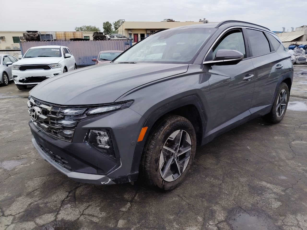 السلام عليكم للبيع توسان 2025 فول 1/1 
شاشه جبيره تحكم استيرن كامره دوره
بصمه جلد فتحه داخل بيجي لايت زنون
واصله بغداد بسم المشتري 170 وبيه مجال
العنوان بغداد زعفرانيه ***********
