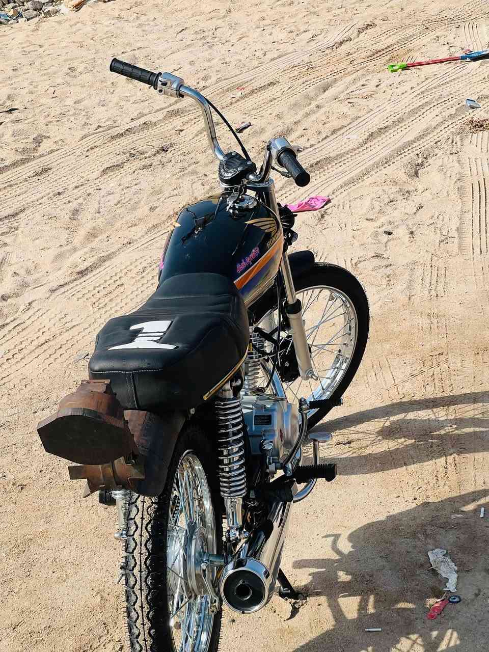 سلام عليكم دراجه شاصي ارشه اوراق  17 معمره صارله 20 يوم تعميره كلش حلوه مكينه سيجي نامه سعره 950 وبيه مجال حك الجيه ***********
